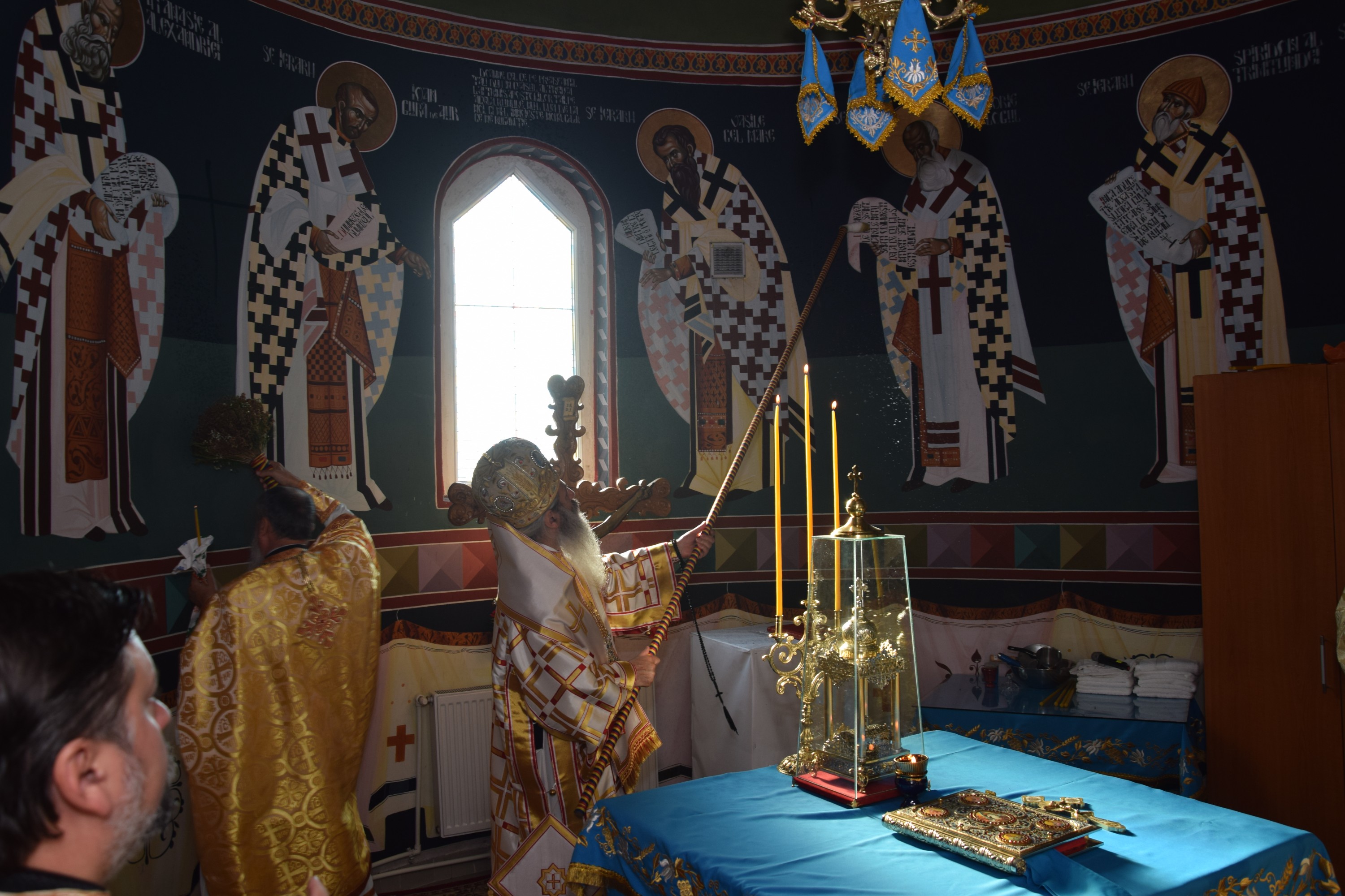 Sfințire de biserică la Balta Arsă (Galerie foto)