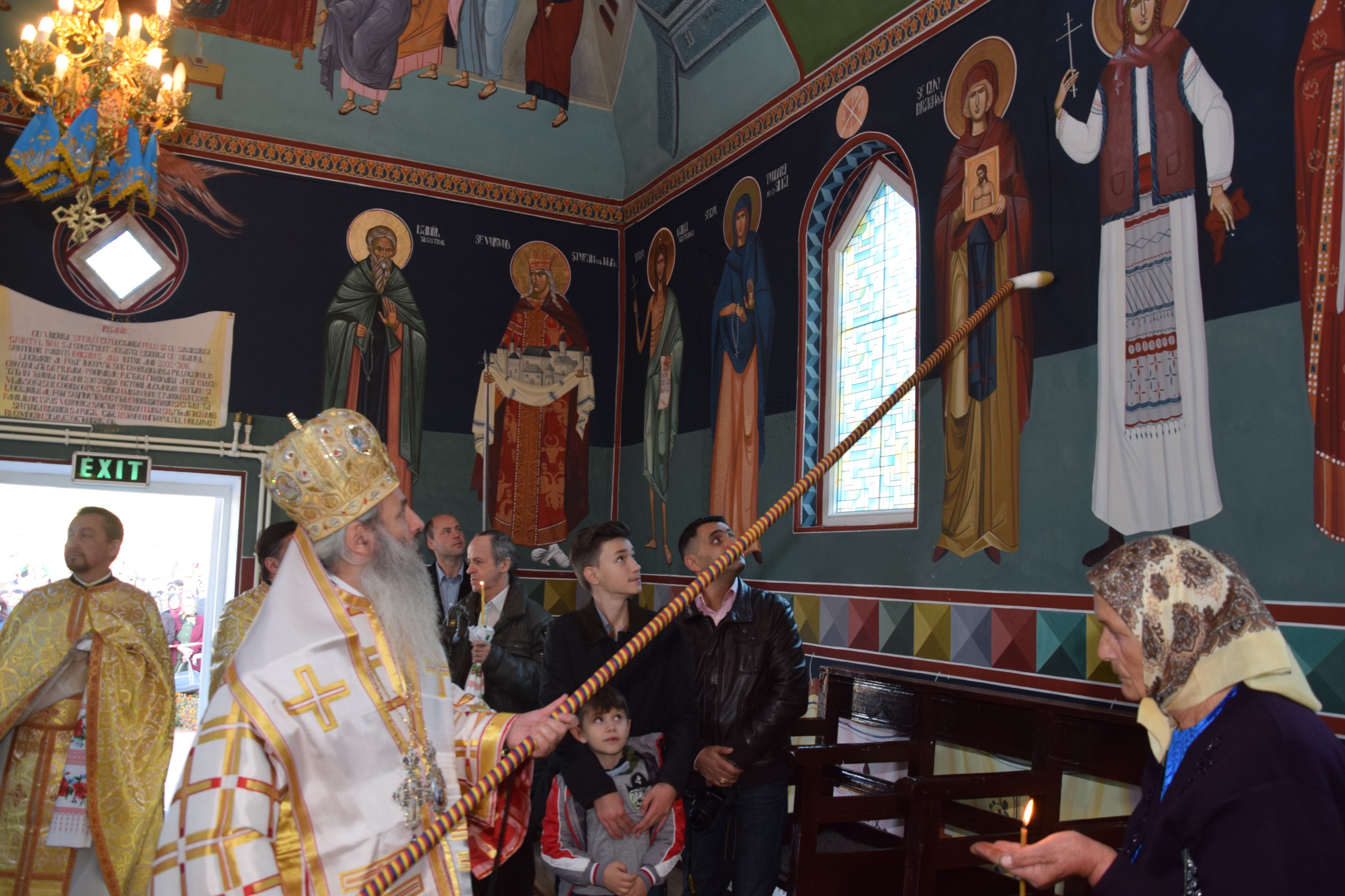 Sfințire de biserică la Balta Arsă (Galerie foto)