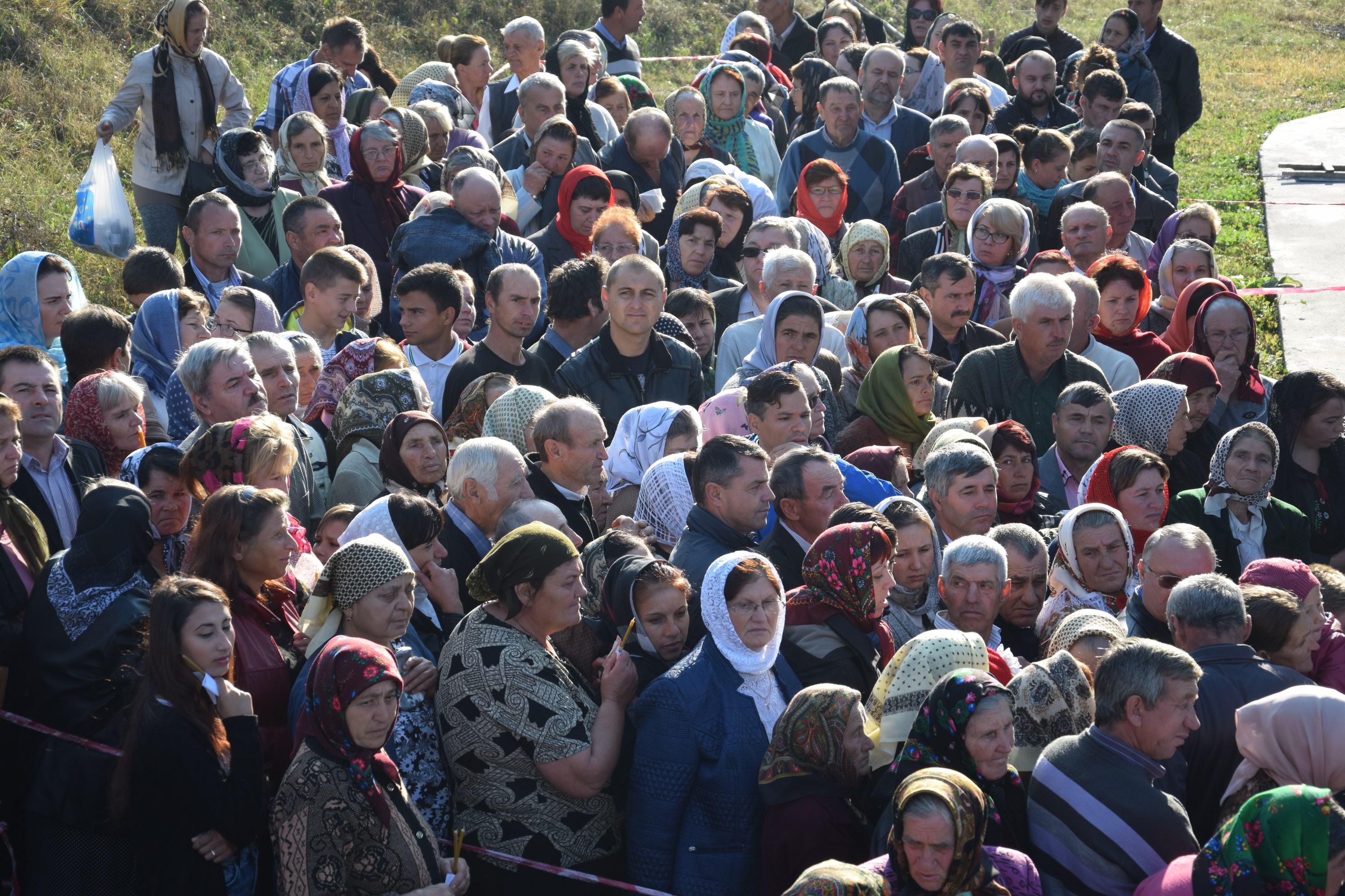 Sfințire de biserică la Balta Arsă (Galerie foto)
