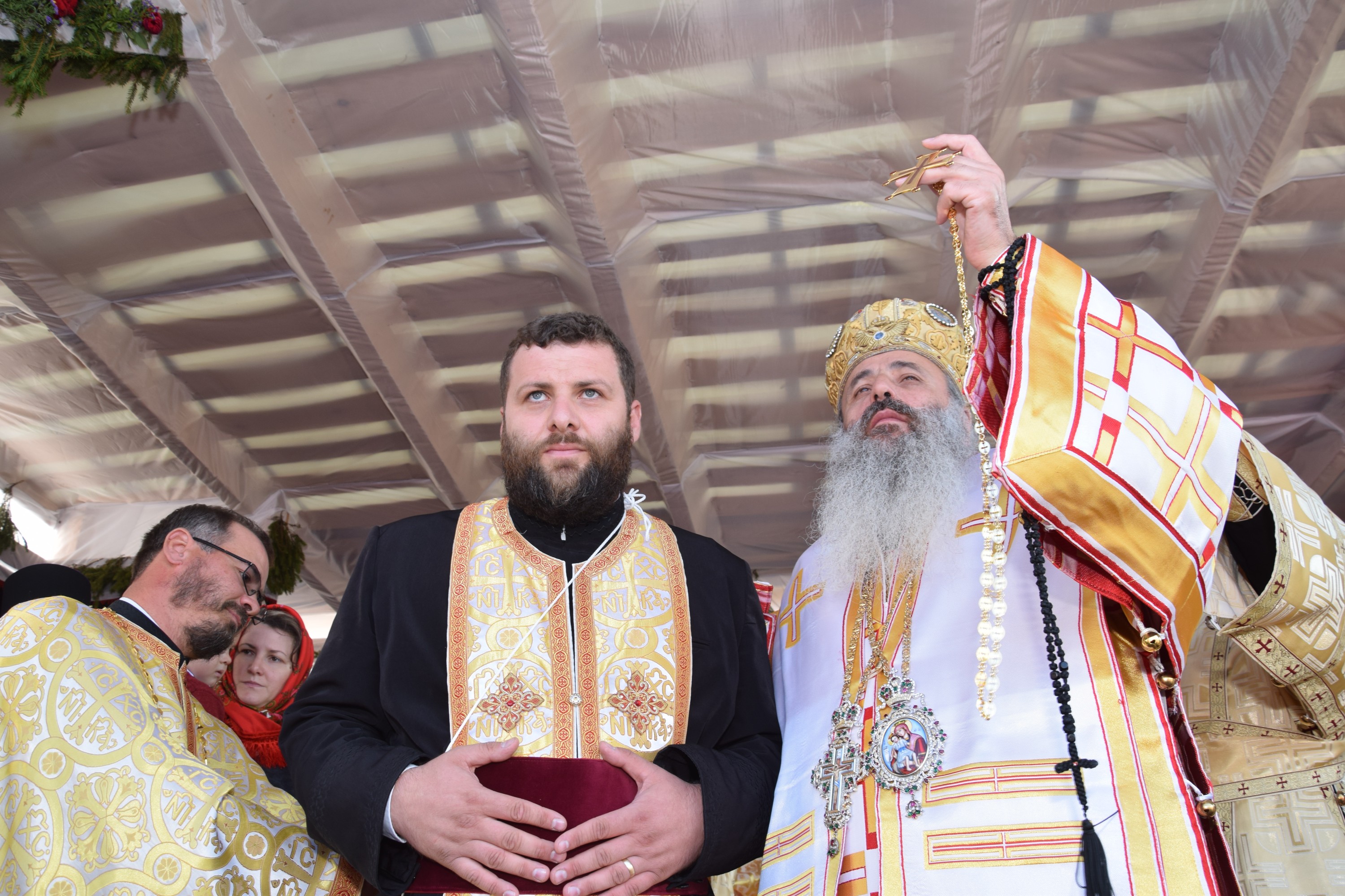 Sfințire de biserică la Balta Arsă (Galerie foto)