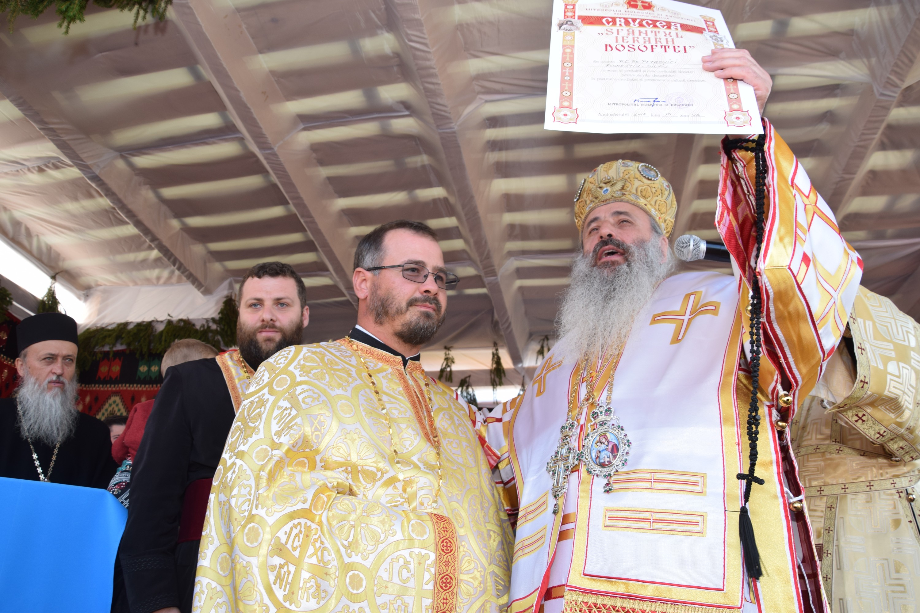 Sfințire de biserică la Balta Arsă (Galerie foto)