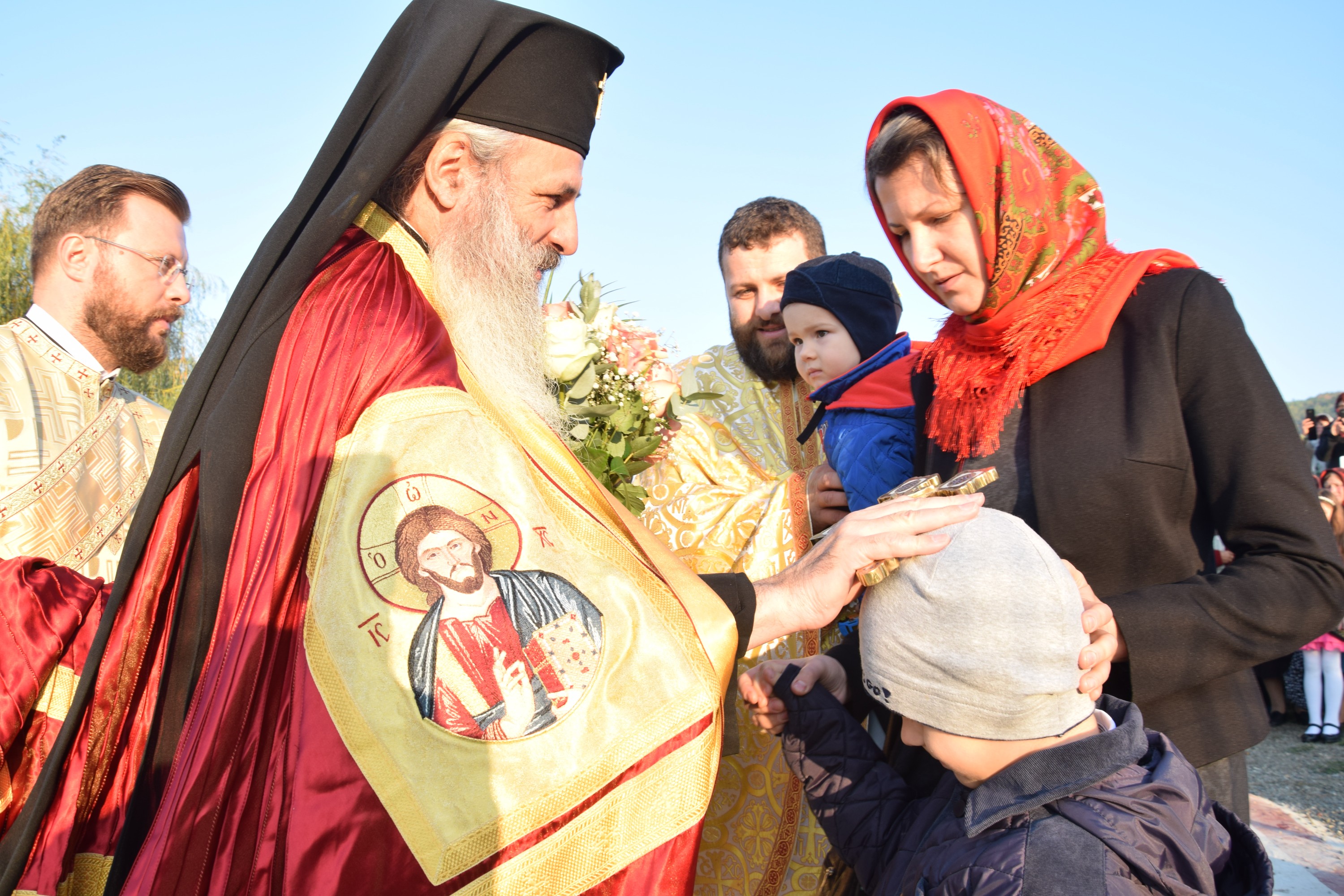Sfințire de biserică la Balta Arsă (Galerie foto)