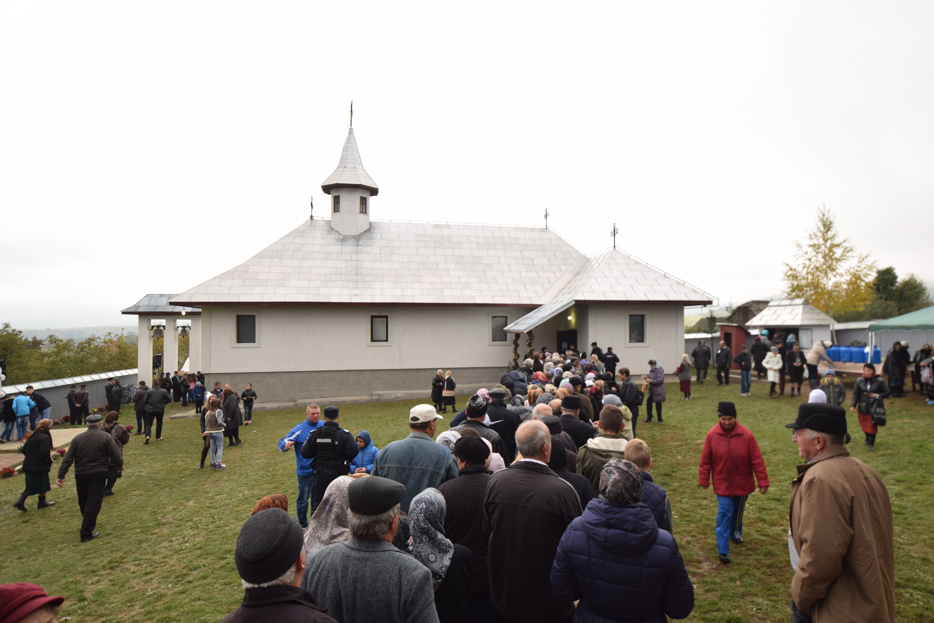 O nouă biserică închinată Sfintei Cuvioase Parascheva, sfințită de IPS Părinte Mitropolit Teofan O nouă biserică închinată Sfintei Cuvioase Parascheva, sfințită de IPS Părinte Mitropolit Teofan