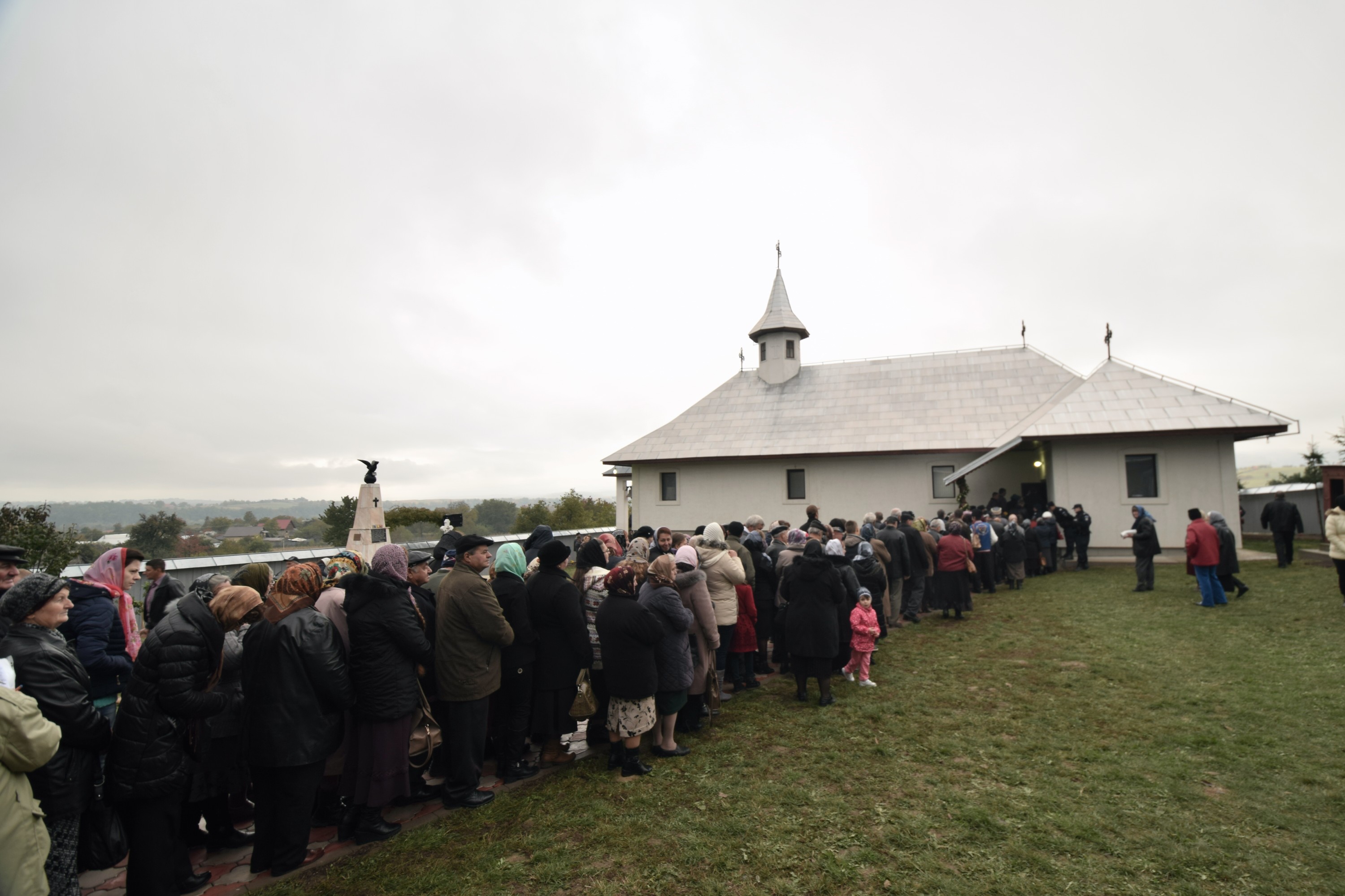 O nouă biserică închinată Sfintei Cuvioase Parascheva, sfințită de IPS Părinte Mitropolit Teofan O nouă biserică închinată Sfintei Cuvioase Parascheva, sfințită de IPS Părinte Mitropolit Teofan
