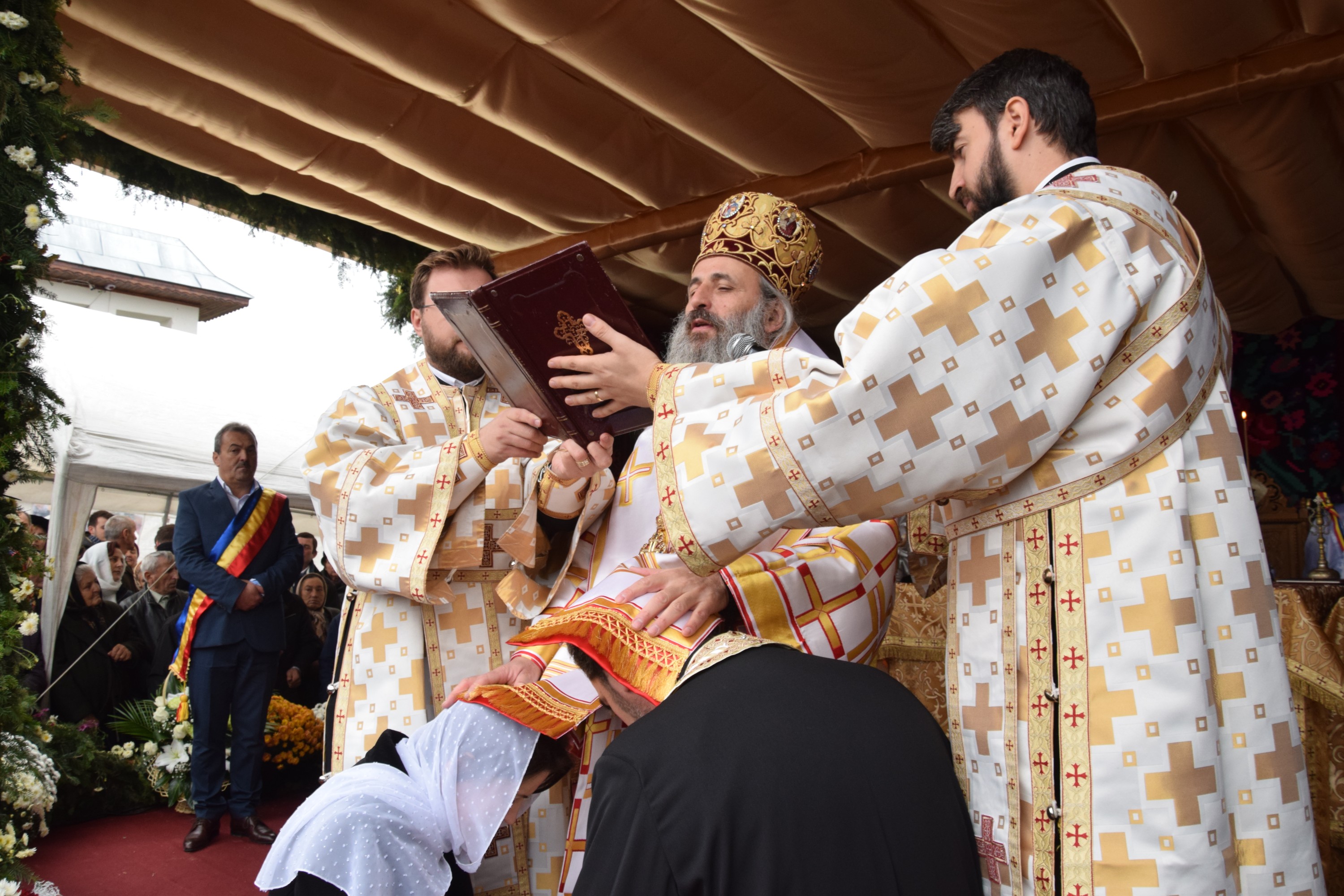 O nouă biserică închinată Sfintei Cuvioase Parascheva, sfințită de IPS Părinte Mitropolit Teofan O nouă biserică închinată Sfintei Cuvioase Parascheva, sfințită de IPS Părinte Mitropolit Teofan