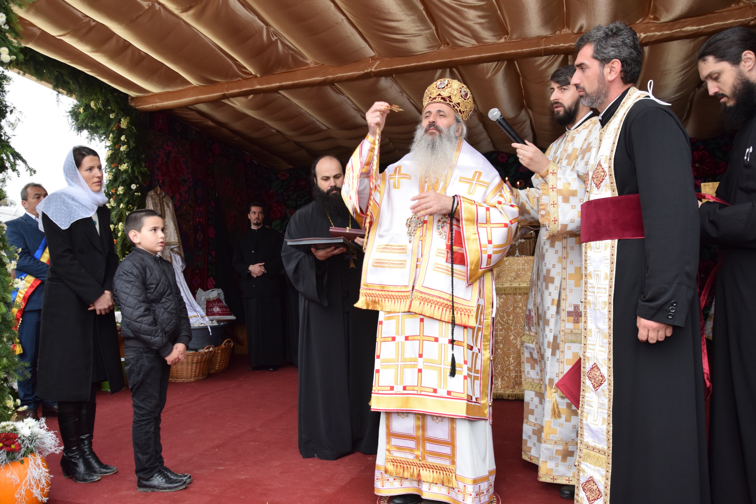 O nouă biserică închinată Sfintei Cuvioase Parascheva, sfințită de IPS Părinte Mitropolit Teofan O nouă biserică închinată Sfintei Cuvioase Parascheva, sfințită de IPS Părinte Mitropolit Teofan