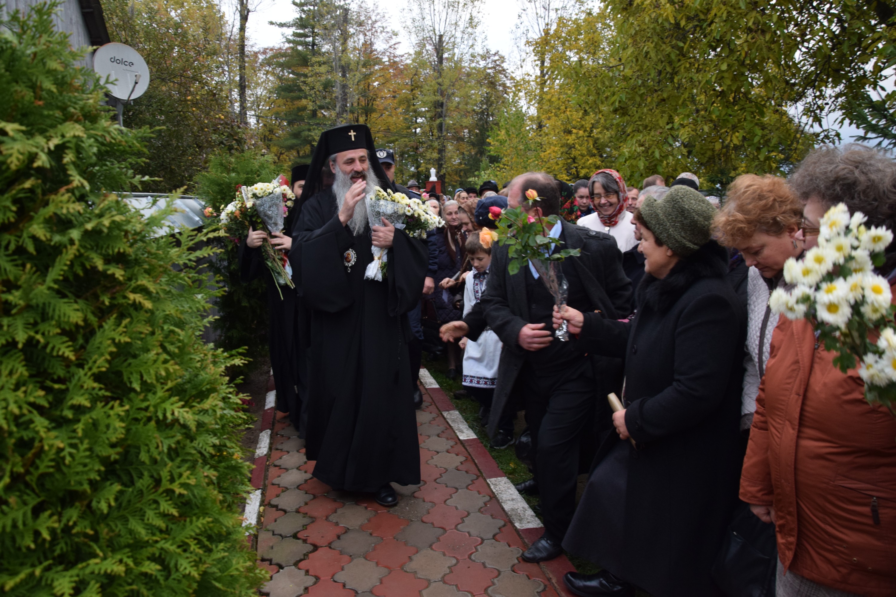 O nouă biserică închinată Sfintei Cuvioase Parascheva, sfințită de IPS Părinte Mitropolit Teofan O nouă biserică închinată Sfintei Cuvioase Parascheva, sfințită de IPS Părinte Mitropolit Teofan