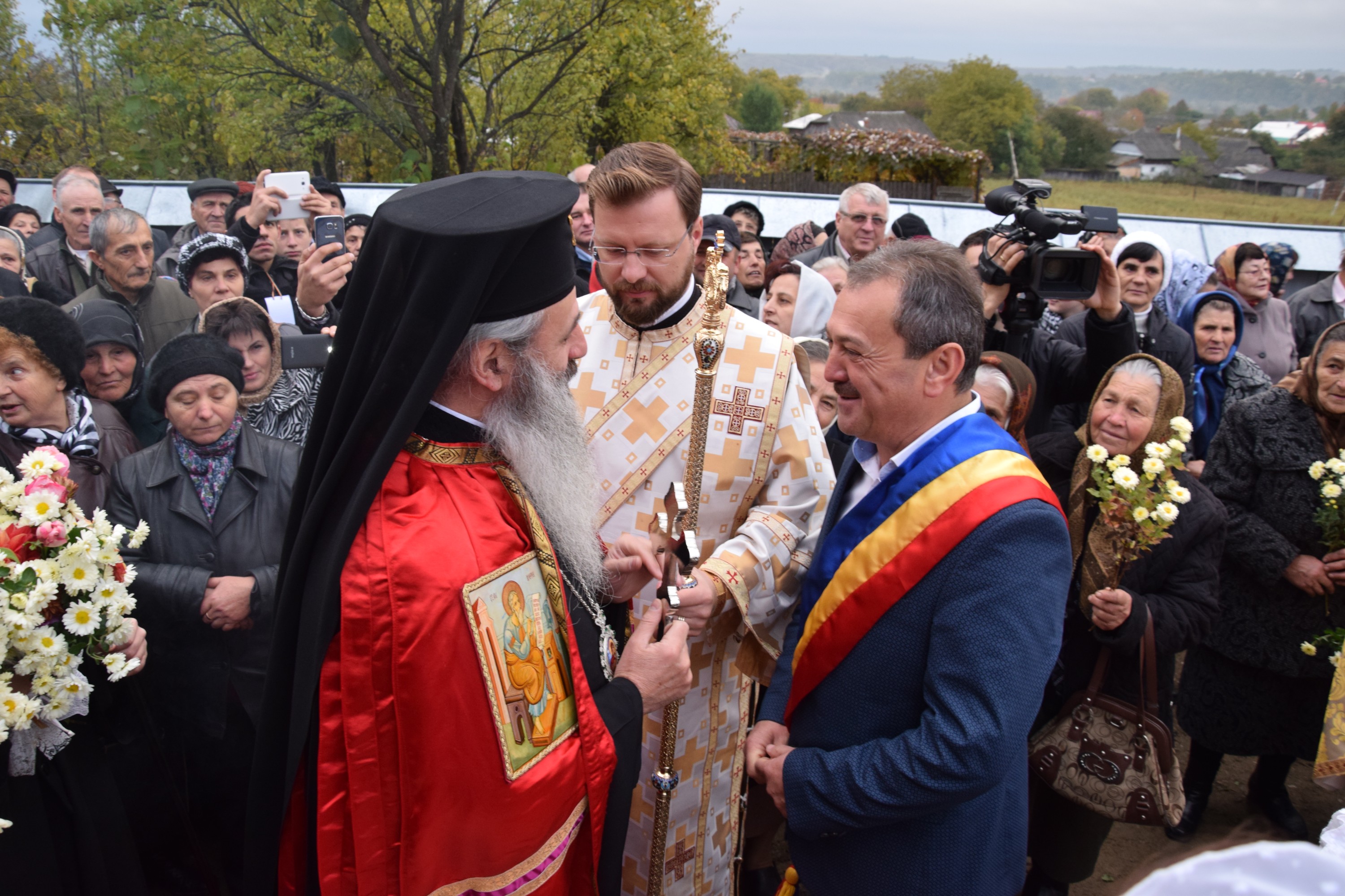 O nouă biserică închinată Sfintei Cuvioase Parascheva, sfințită de IPS Părinte Mitropolit Teofan O nouă biserică închinată Sfintei Cuvioase Parascheva, sfințită de IPS Părinte Mitropolit Teofan