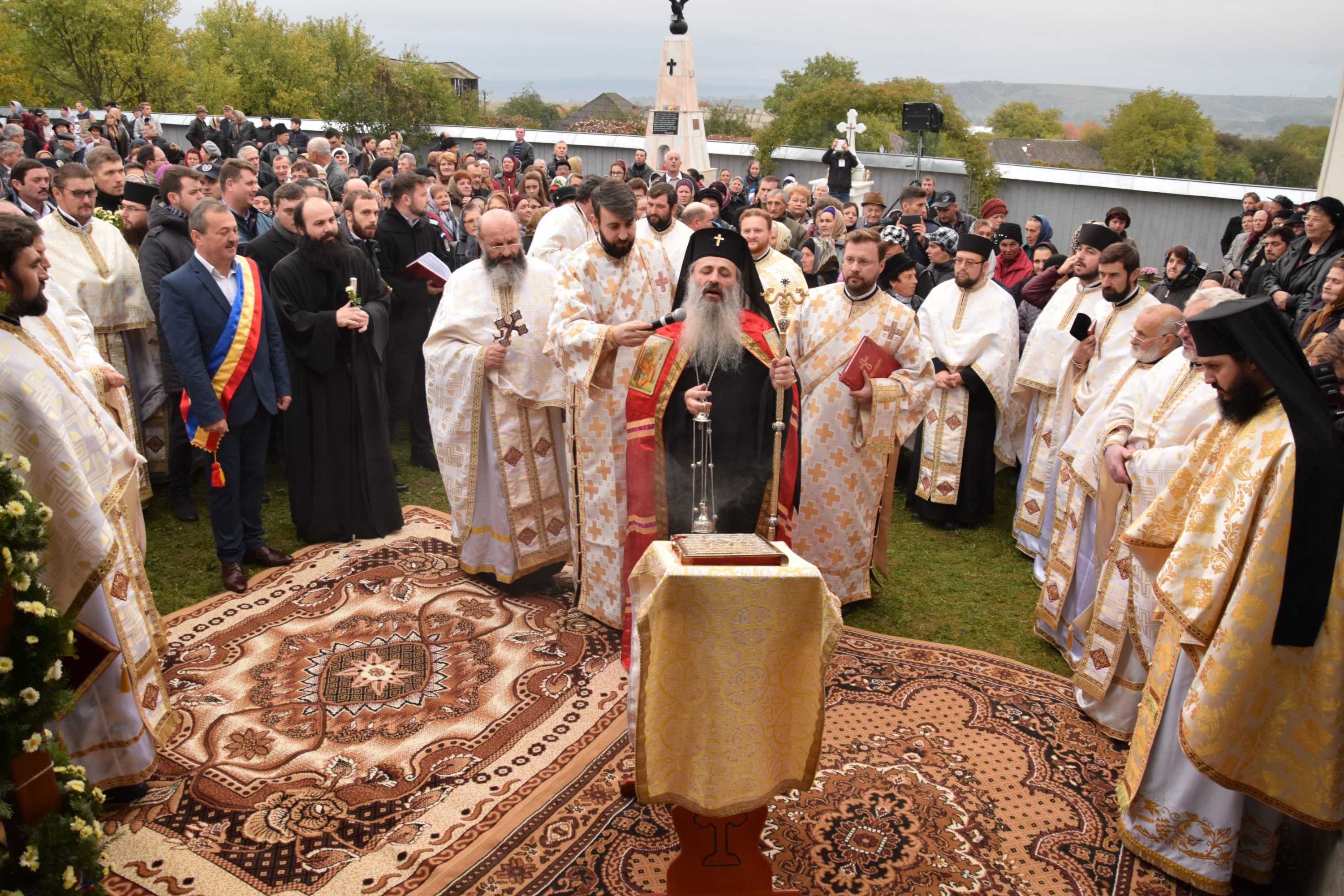 O nouă biserică închinată Sfintei Cuvioase Parascheva, sfințită de IPS Părinte Mitropolit Teofan O nouă biserică închinată Sfintei Cuvioase Parascheva, sfințită de IPS Părinte Mitropolit Teofan