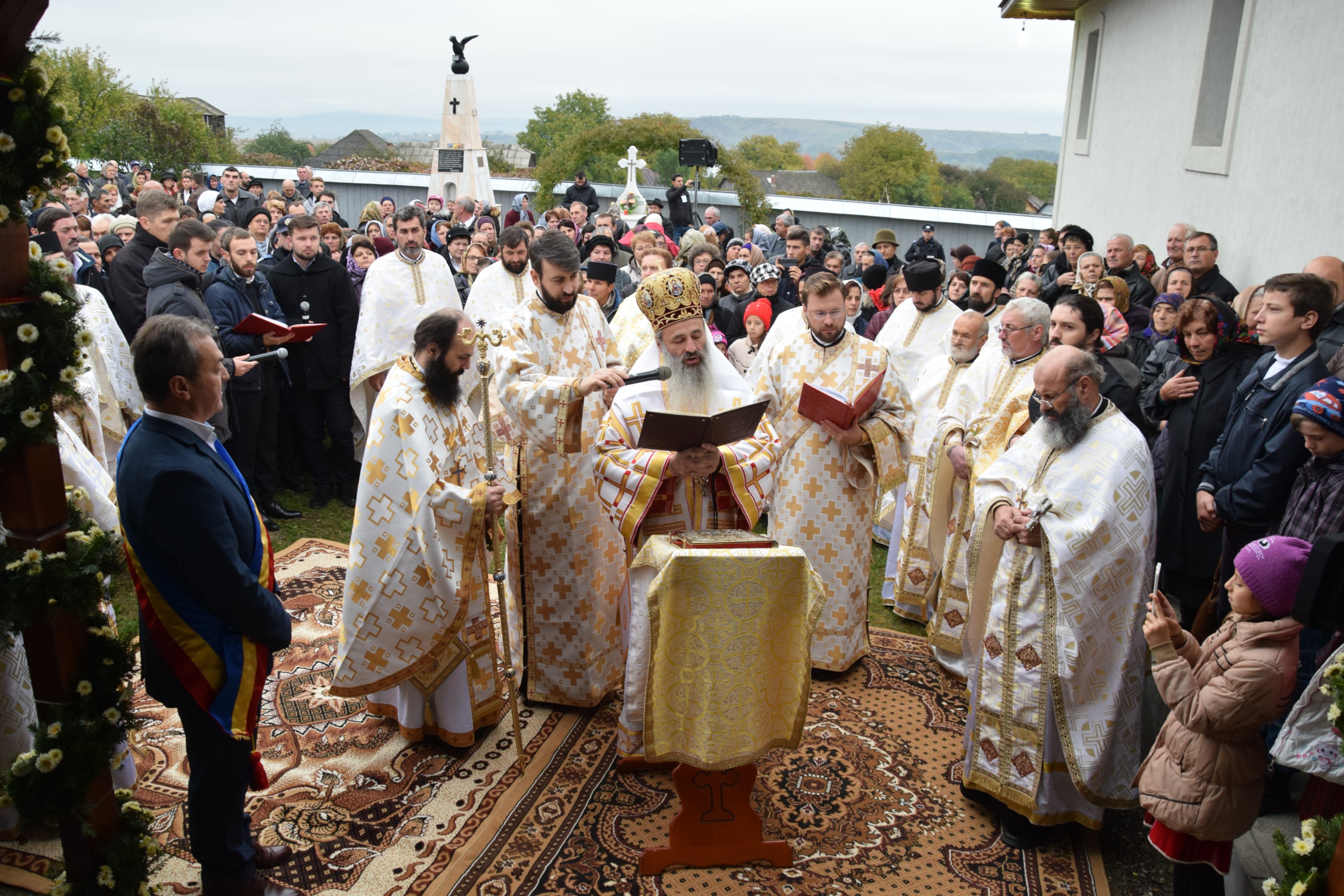 O nouă biserică închinată Sfintei Cuvioase Parascheva, sfințită de IPS Părinte Mitropolit Teofan O nouă biserică închinată Sfintei Cuvioase Parascheva, sfințită de IPS Părinte Mitropolit Teofan