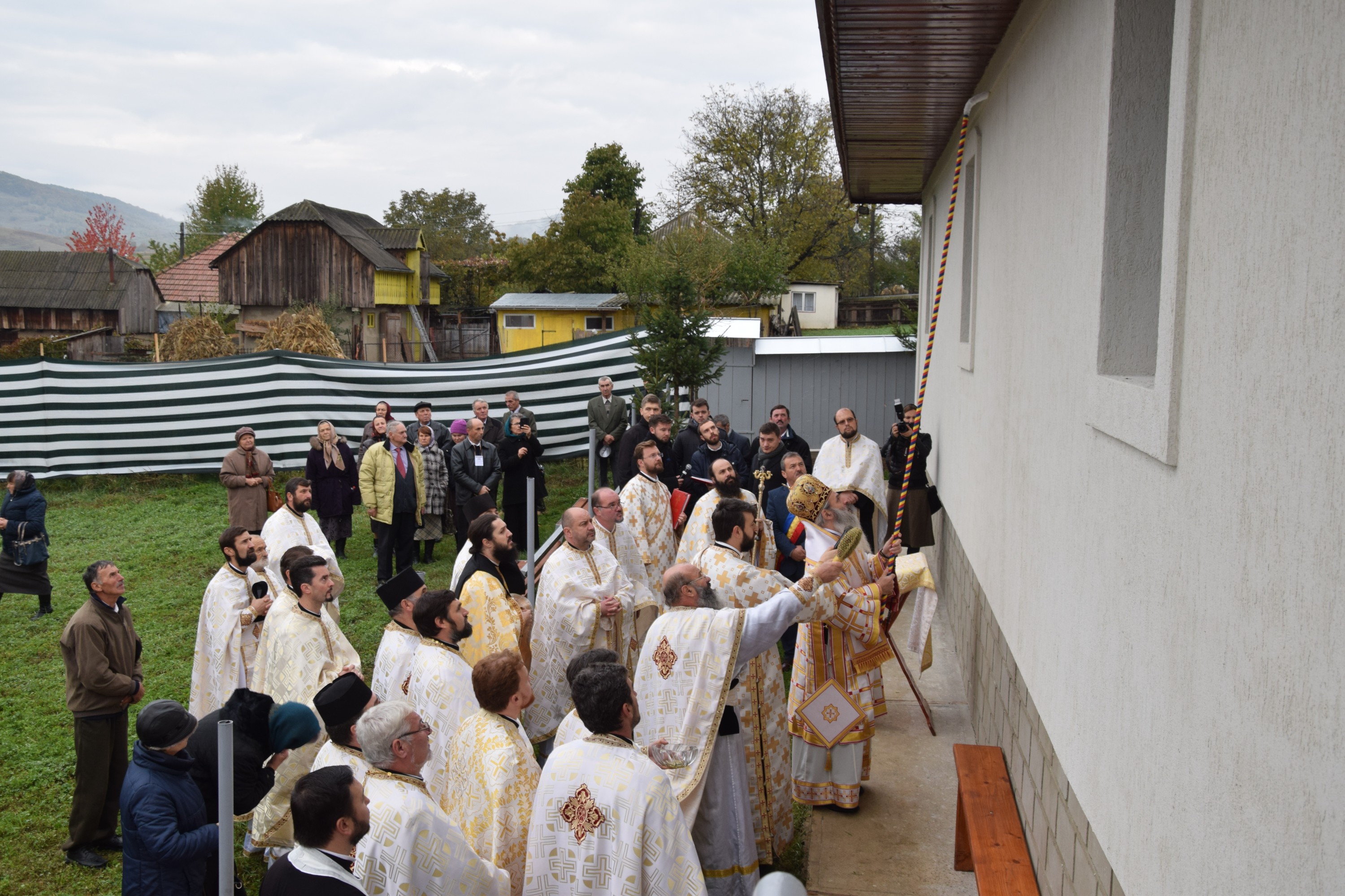 O nouă biserică închinată Sfintei Cuvioase Parascheva, sfințită de IPS Părinte Mitropolit Teofan O nouă biserică închinată Sfintei Cuvioase Parascheva, sfințită de IPS Părinte Mitropolit Teofan