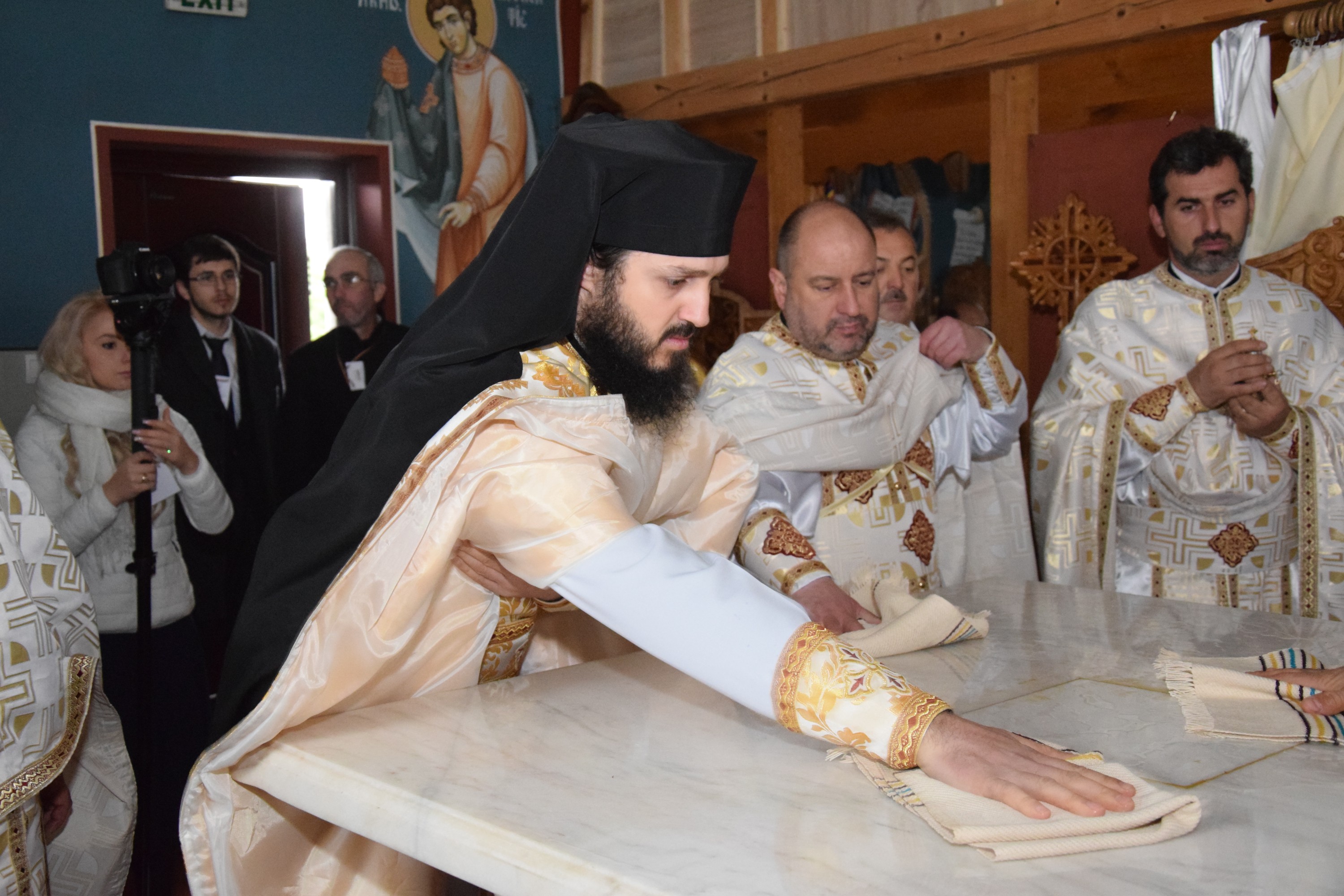 O nouă biserică închinată Sfintei Cuvioase Parascheva, sfințită de IPS Părinte Mitropolit Teofan O nouă biserică închinată Sfintei Cuvioase Parascheva, sfințită de IPS Părinte Mitropolit Teofan