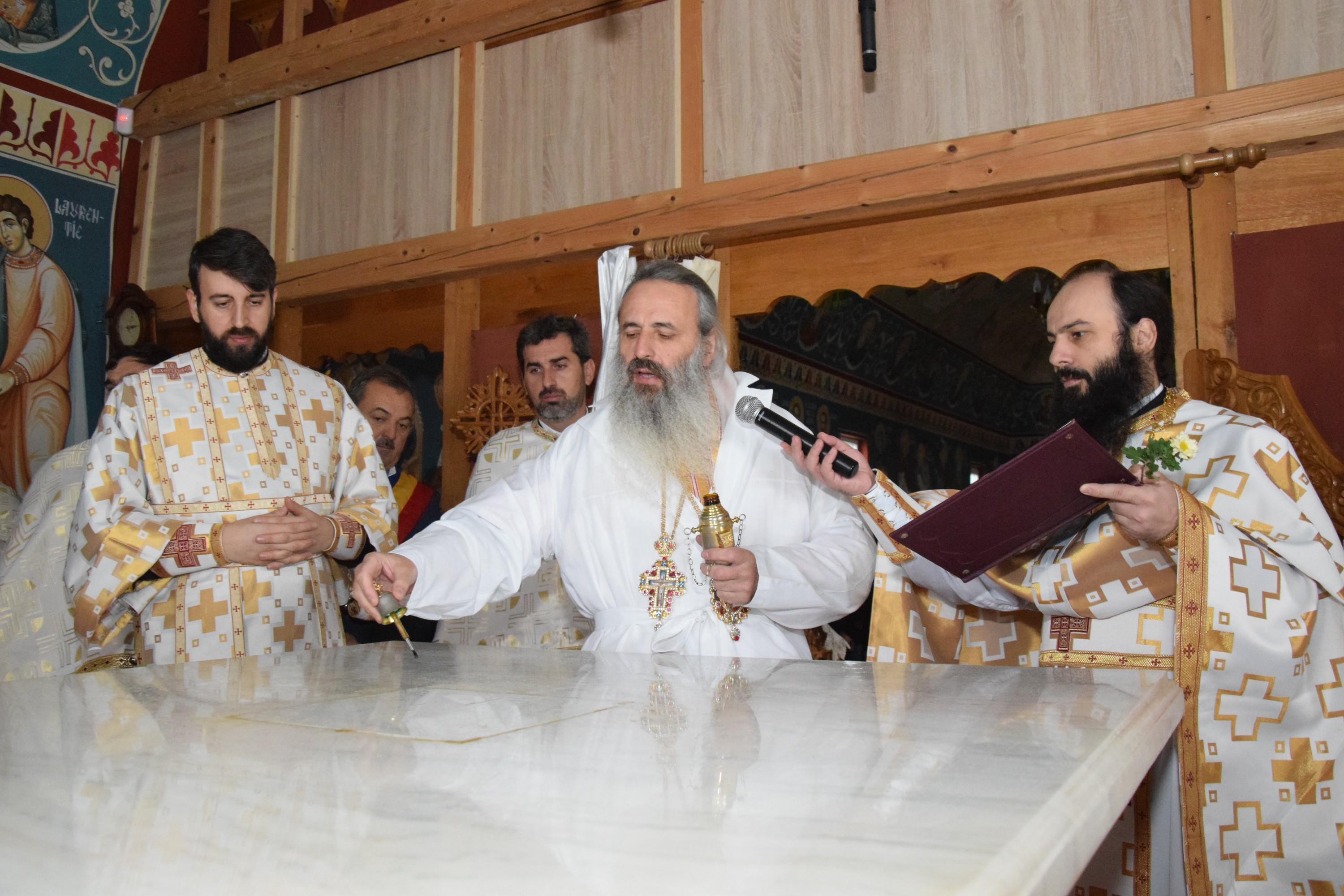 O nouă biserică închinată Sfintei Cuvioase Parascheva, sfințită de IPS Părinte Mitropolit Teofan O nouă biserică închinată Sfintei Cuvioase Parascheva, sfințită de IPS Părinte Mitropolit Teofan