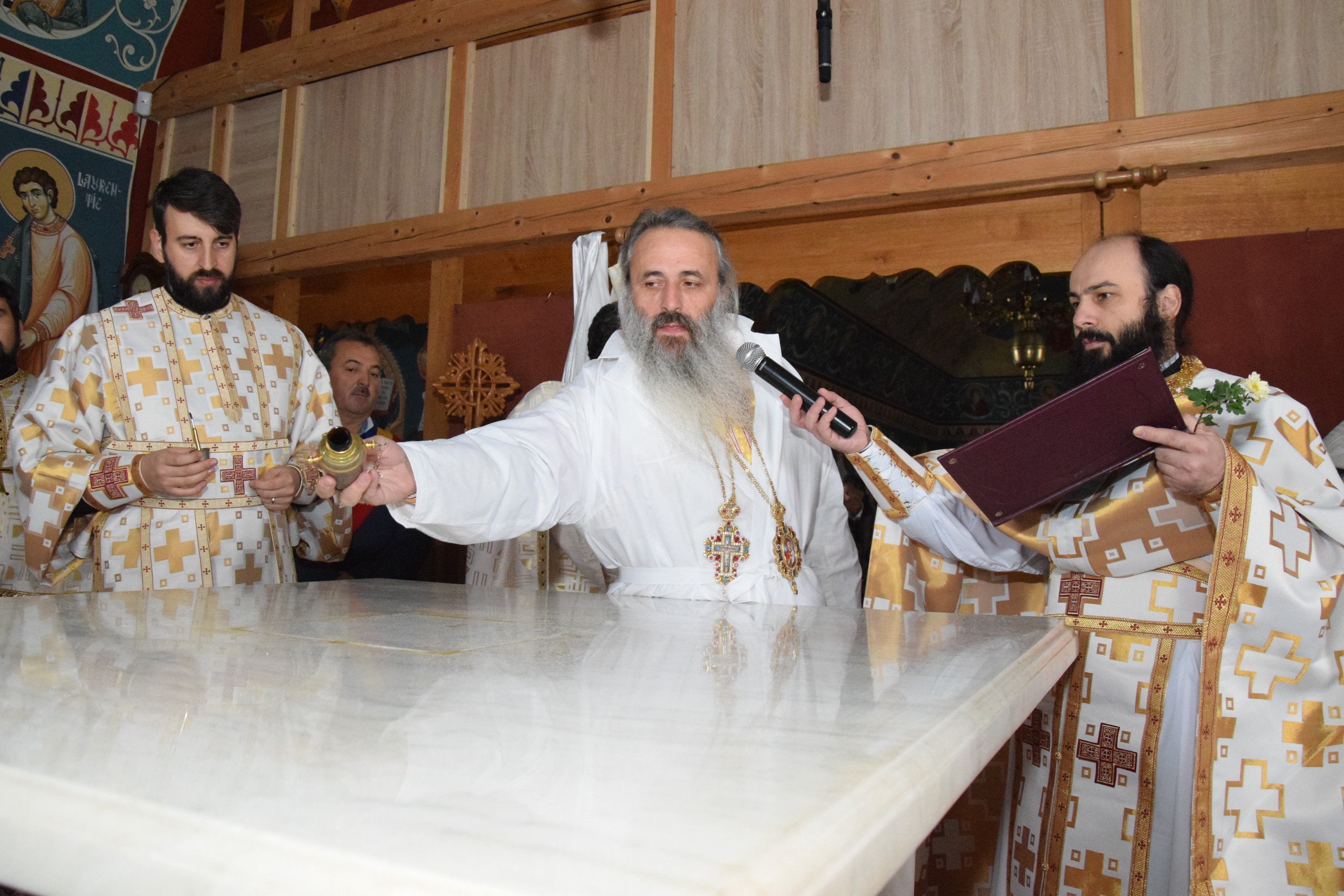 O nouă biserică închinată Sfintei Cuvioase Parascheva, sfințită de IPS Părinte Mitropolit Teofan O nouă biserică închinată Sfintei Cuvioase Parascheva, sfințită de IPS Părinte Mitropolit Teofan