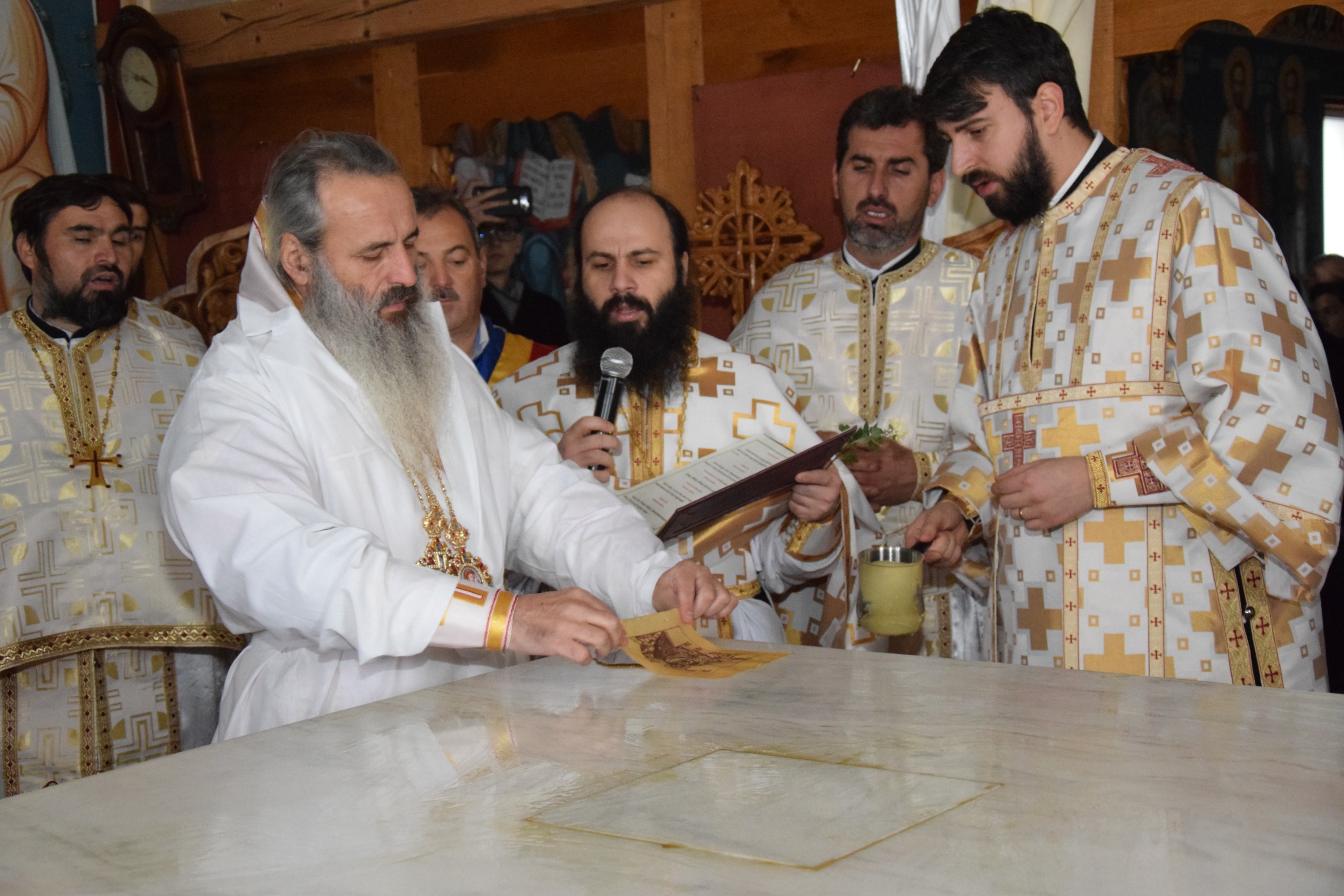 O nouă biserică închinată Sfintei Cuvioase Parascheva, sfințită de IPS Părinte Mitropolit Teofan O nouă biserică închinată Sfintei Cuvioase Parascheva, sfințită de IPS Părinte Mitropolit Teofan