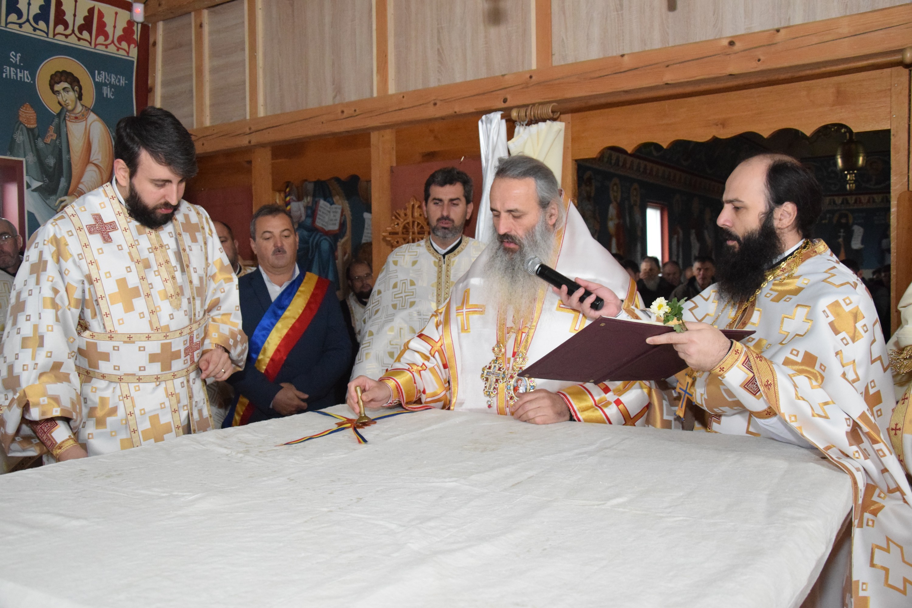 O nouă biserică închinată Sfintei Cuvioase Parascheva, sfințită de IPS Părinte Mitropolit Teofan O nouă biserică închinată Sfintei Cuvioase Parascheva, sfințită de IPS Părinte Mitropolit Teofan