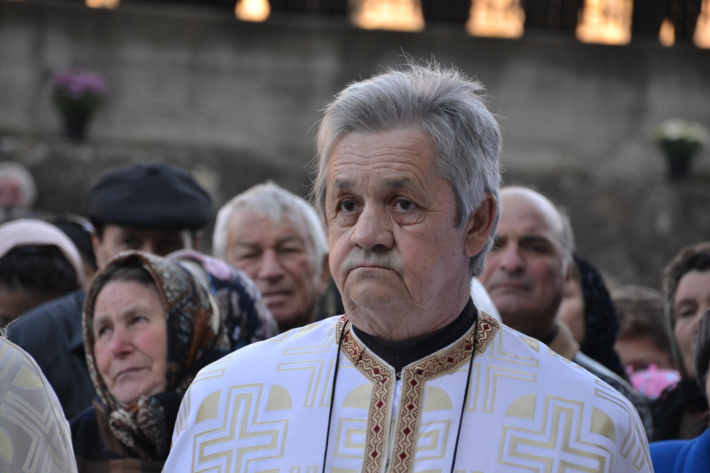 Sfințire de biserică la Piatra Șoimului, după 16 ani de lucrări Sfințire de biserică la Piatra Șoimului, după 16 ani de lucrări