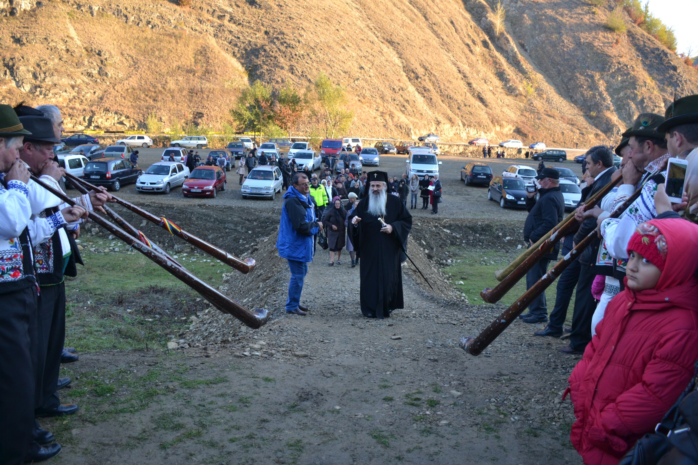 Sfințire de biserică la Piatra Șoimului, după 16 ani de lucrări Sfințire de biserică la Piatra Șoimului, după 16 ani de lucrări