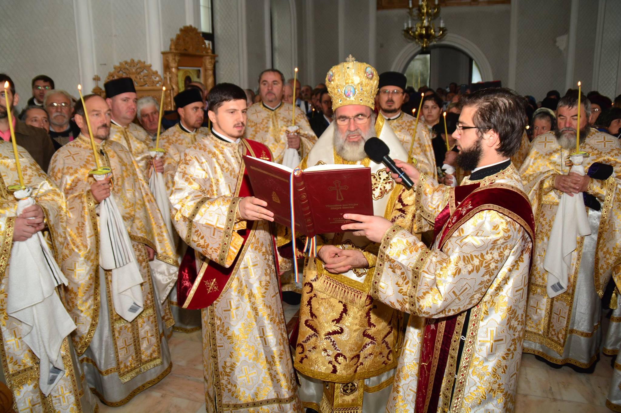 O nouă poartă spre cer în ţinutul moineştean O nouă poartă spre cer în ţinutul moineştean