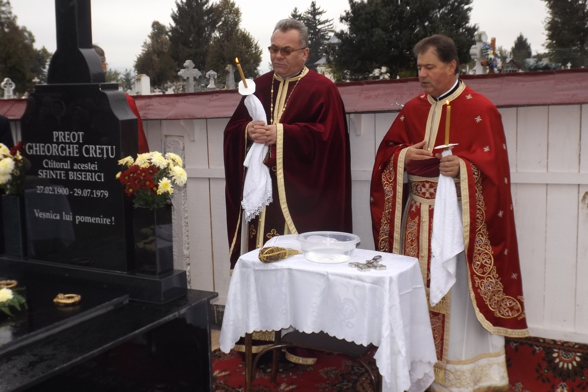 Ctitorul catedralei din Buhuşi, comemorat prin rugăciune Ctitorul catedralei din Buhuşi, comemorat prin rugăciune