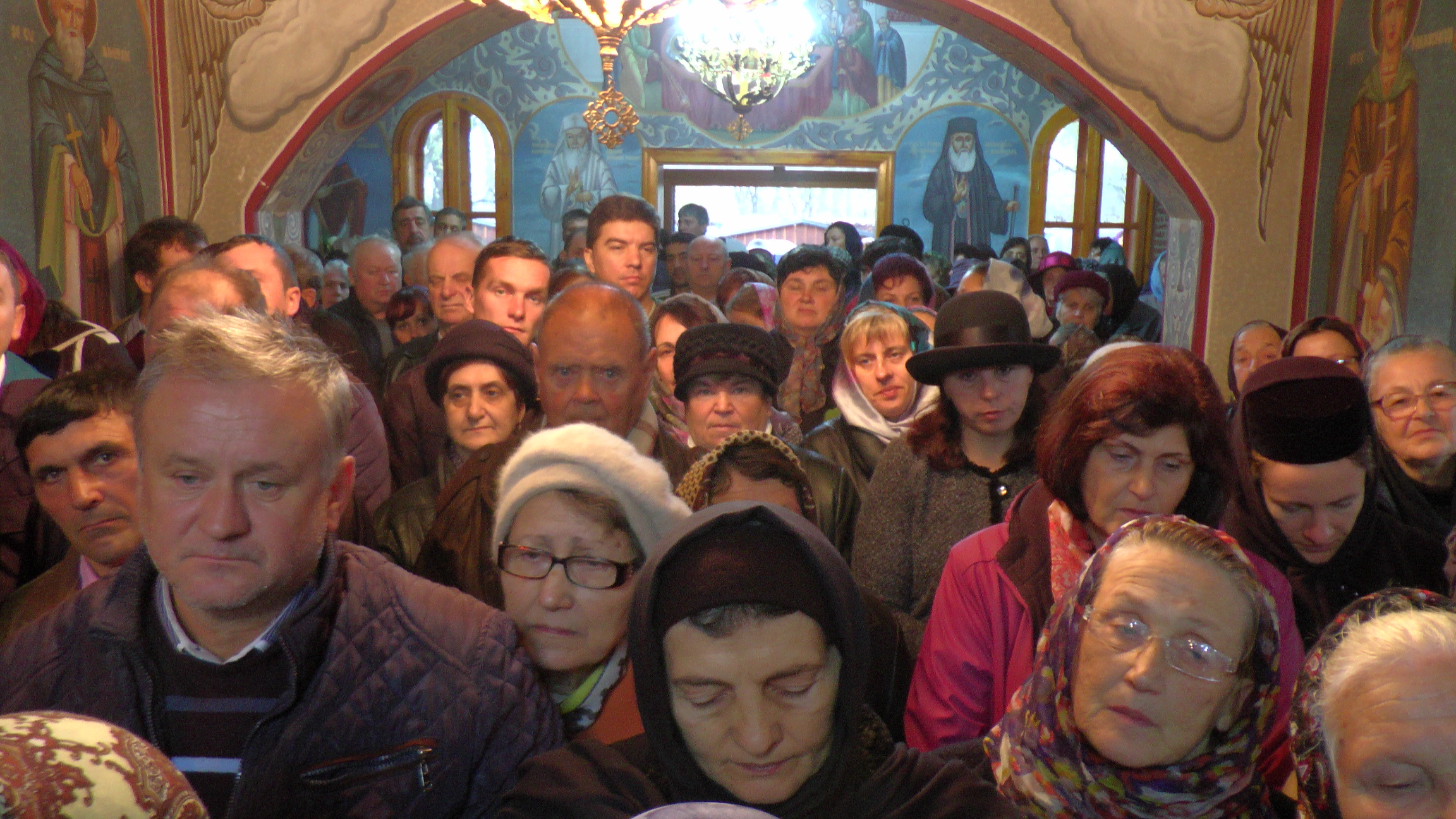 Vizită arhierească la bătrânii din aşezământul Mănăstirii Vatra Dornei