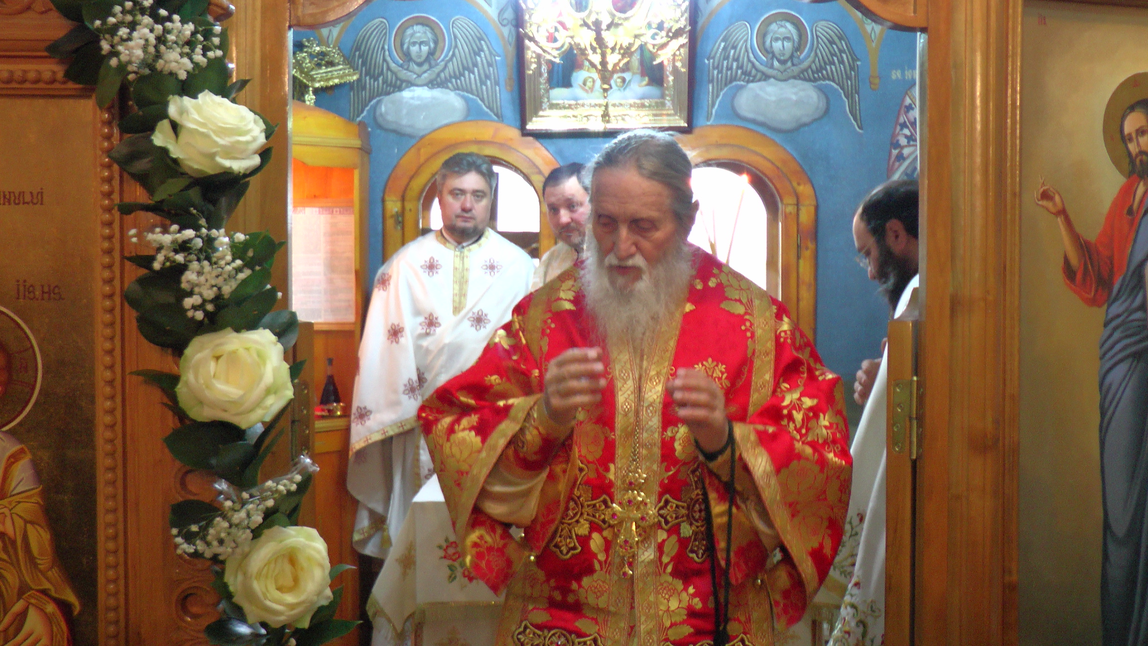 Vizită arhierească la bătrânii din aşezământul Mănăstirii Vatra Dornei