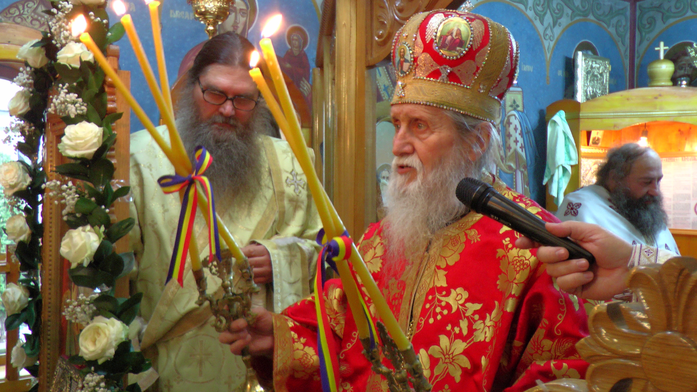 Vizită arhierească la bătrânii din aşezământul Mănăstirii Vatra Dornei