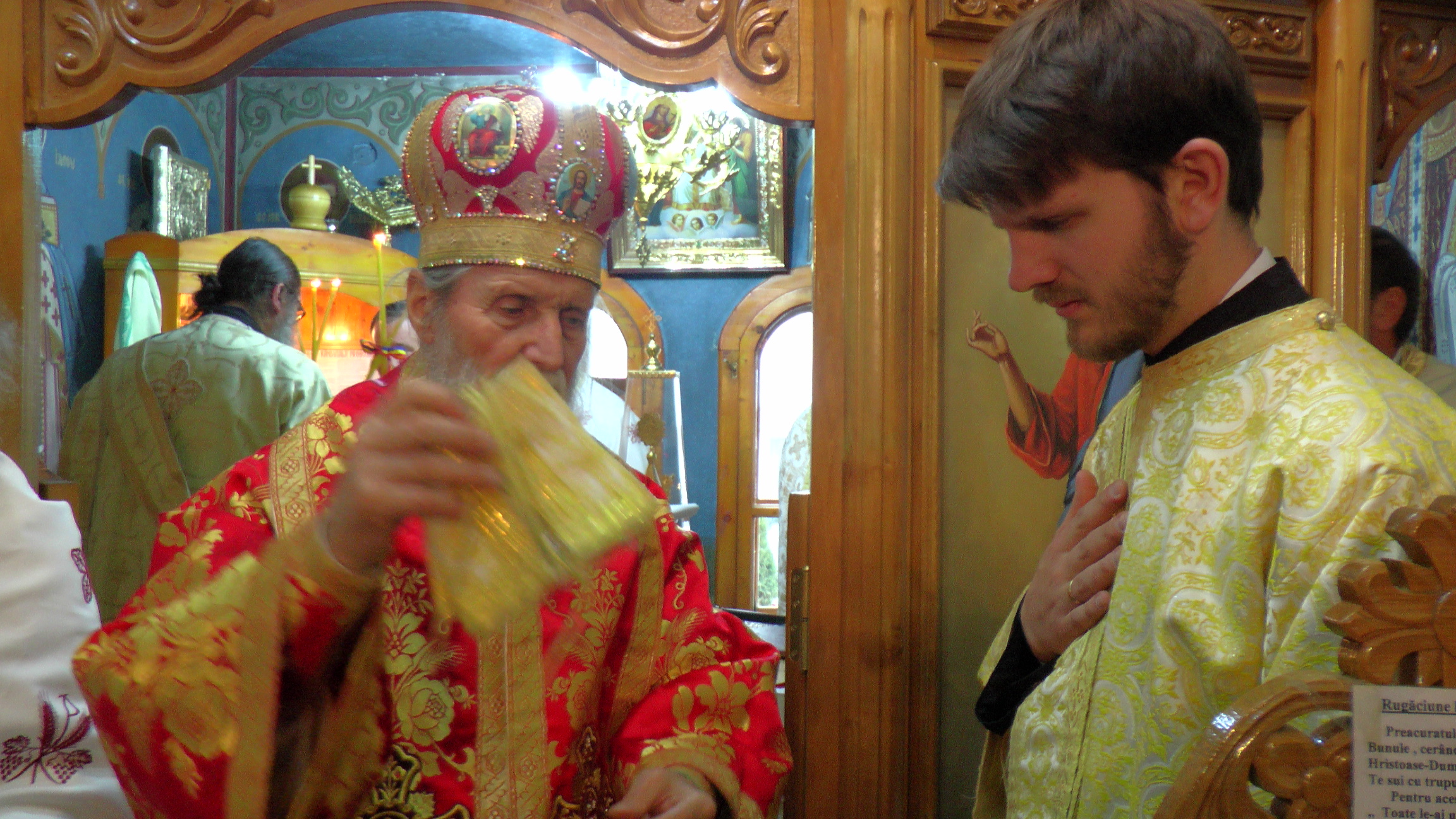 Vizită arhierească la bătrânii din aşezământul Mănăstirii Vatra Dornei