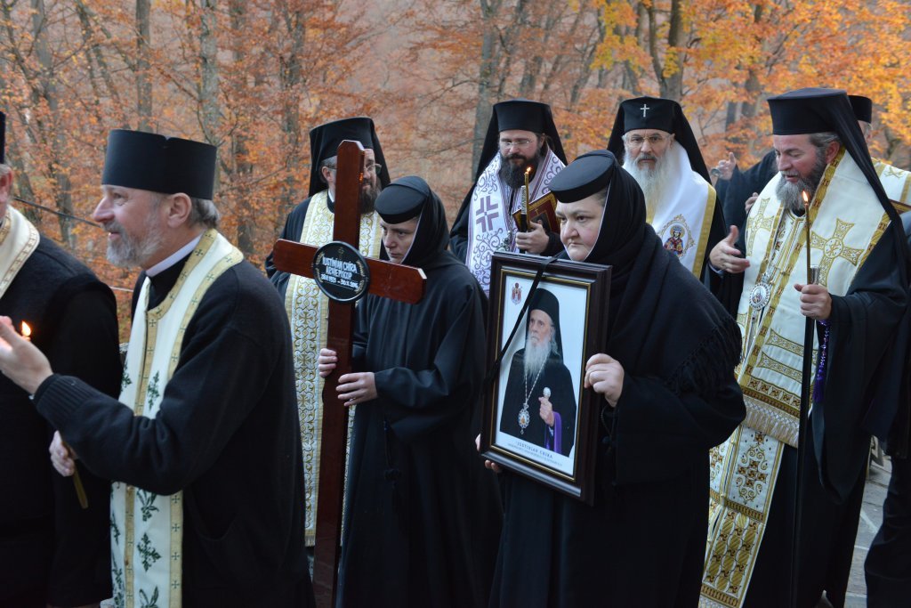 Î.P.S. Justinian Chira a fost înmormântat la Mănăstirea Rohia