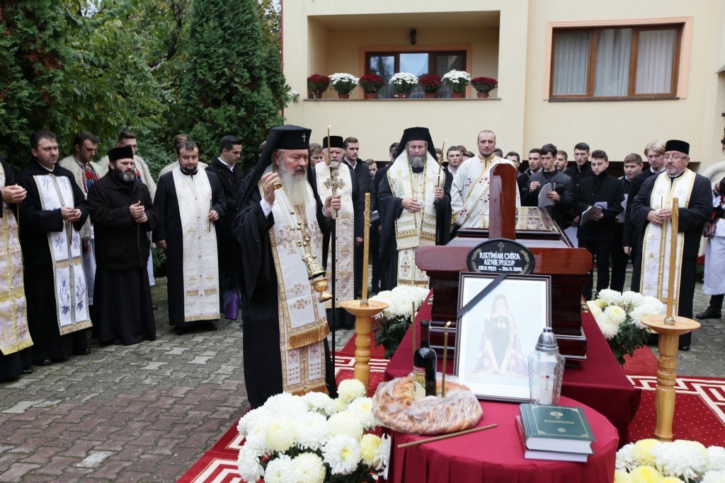 Trupul neînsufleţit al ÎPS Justinian a fost depus la Catedrala din Baia Mare