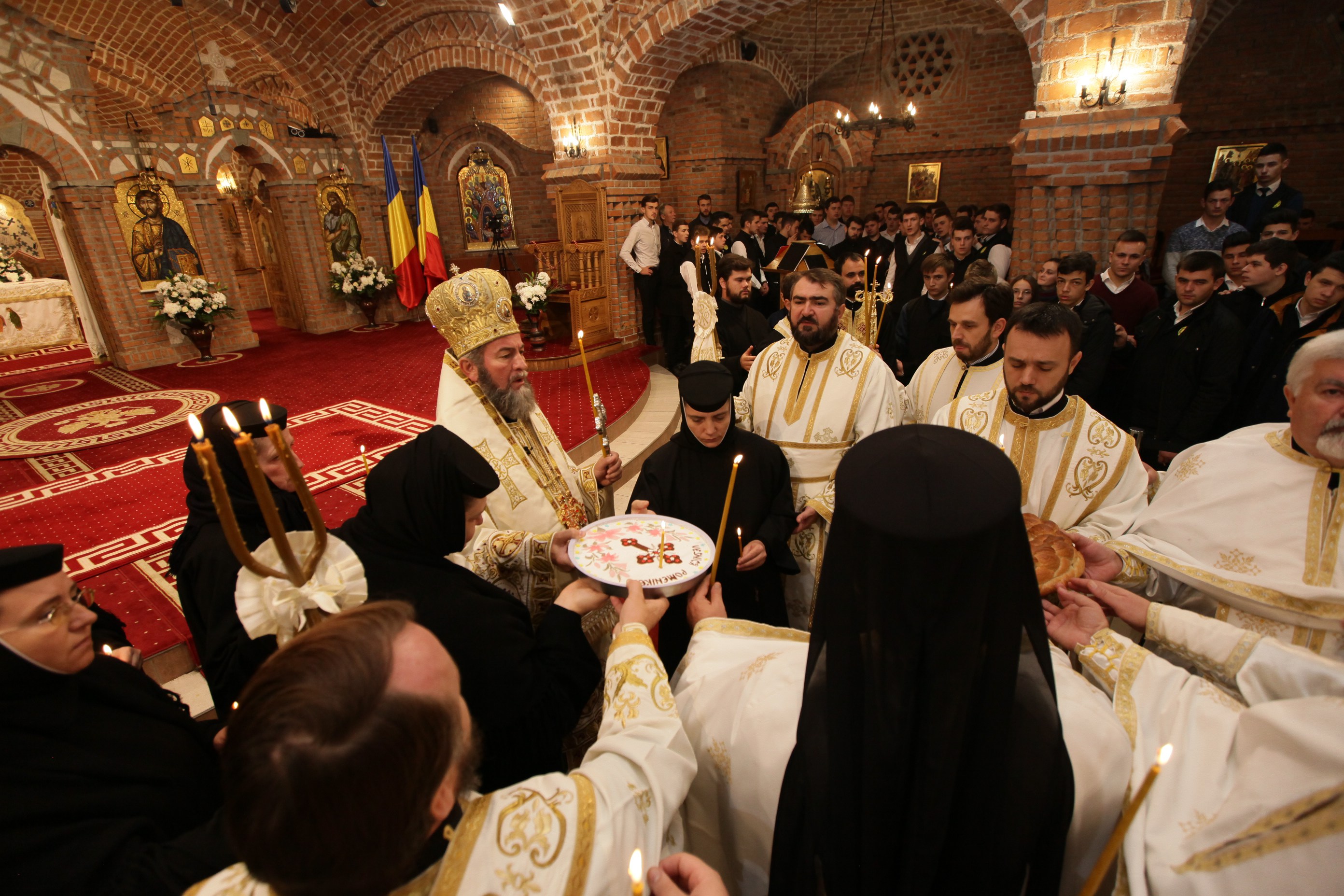 Sfânta Liturghie şi Panihida Mică pentru ÎPS Justinian