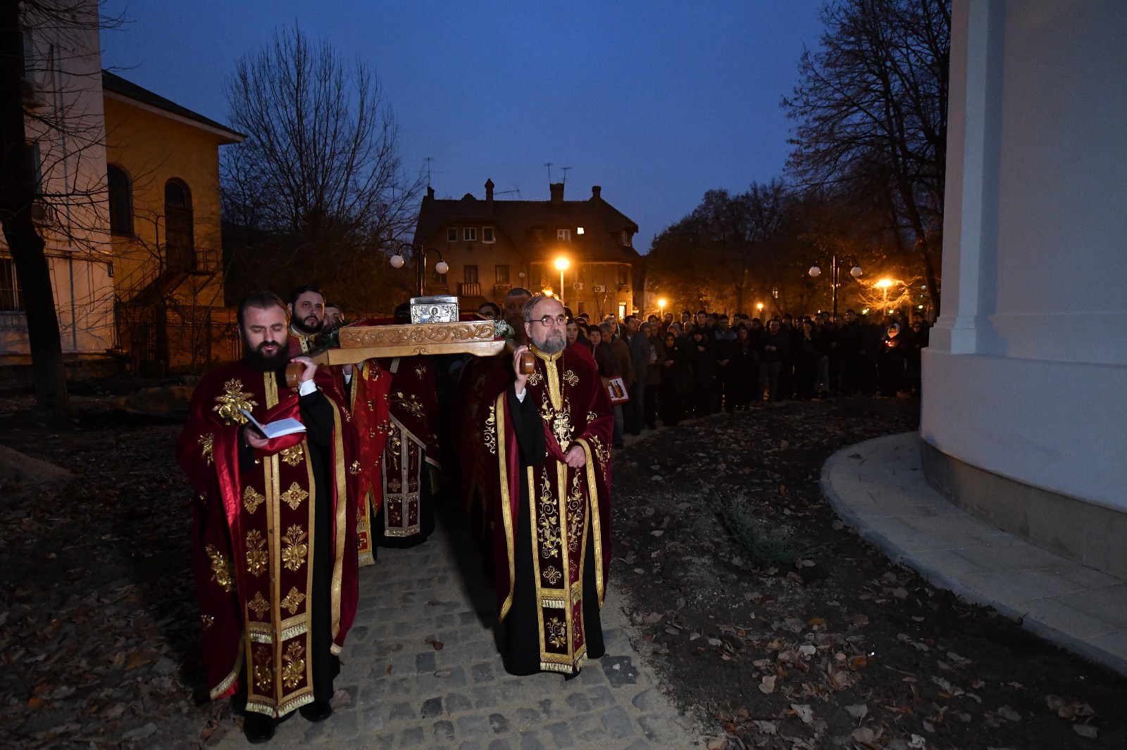 Procesiune cu moaştele Sfintei Ecaterina. Paraclisul Facultăţii de Teologie din Bucureşti îşi sărbătoreşte hramul