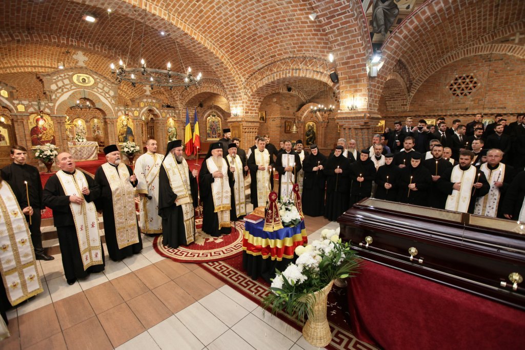 Trupul neînsufleţit al ÎPS Justinian a fost depus la Catedrala din Baia Mare