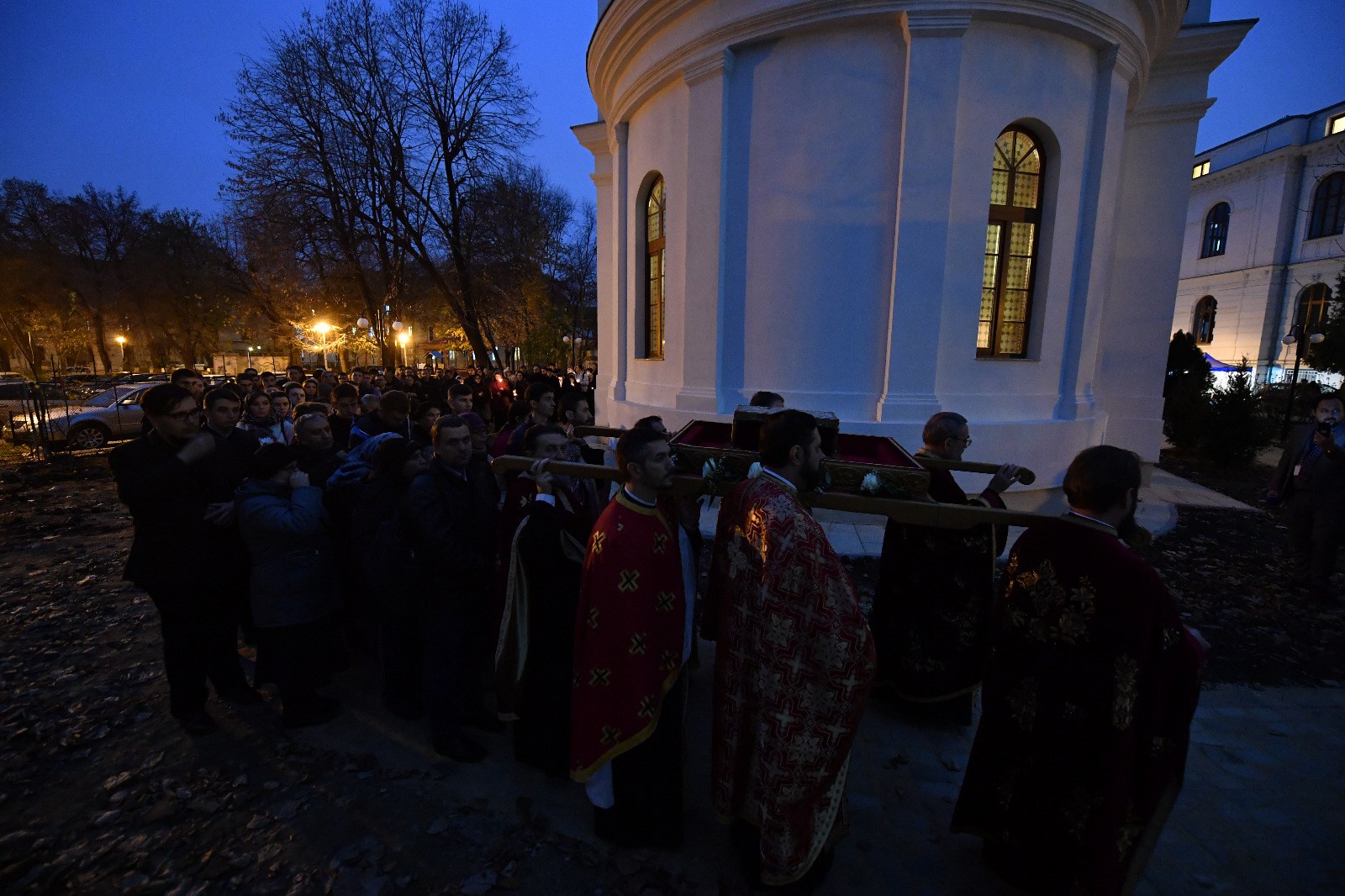 Procesiune cu moaştele Sfintei Ecaterina. Paraclisul Facultăţii de Teologie din Bucureşti îşi sărbătoreşte hramul