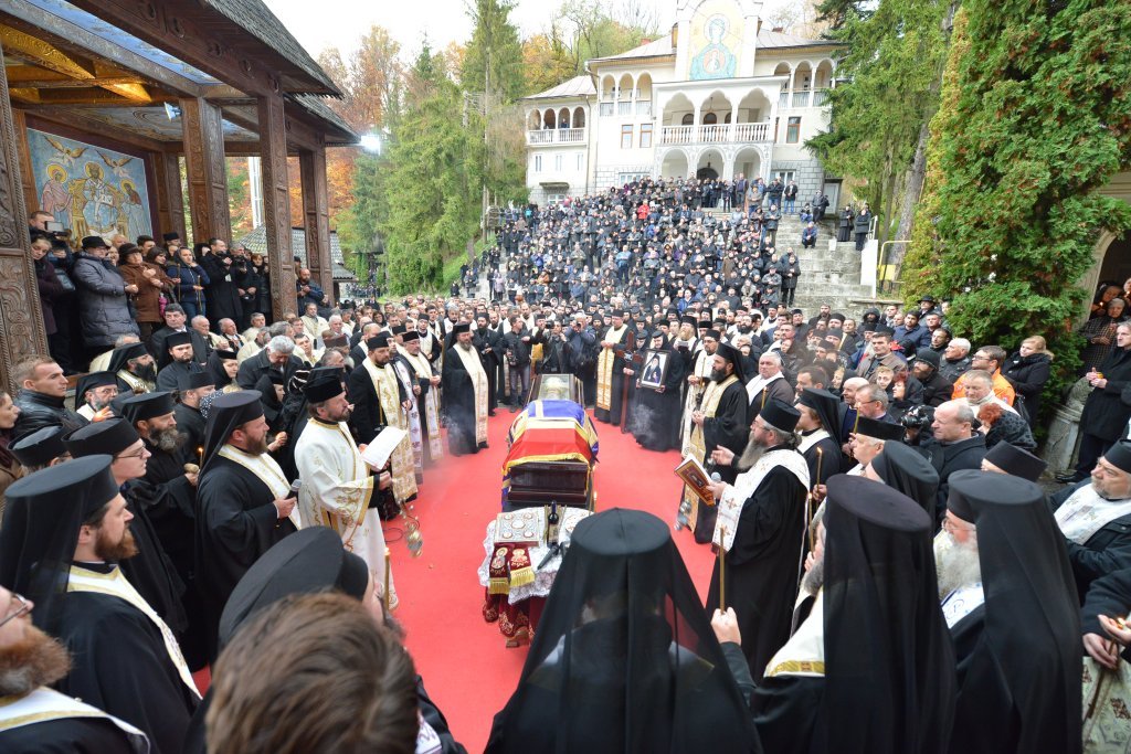 Î.P.S. Justinian Chira a fost înmormântat la Mănăstirea Rohia