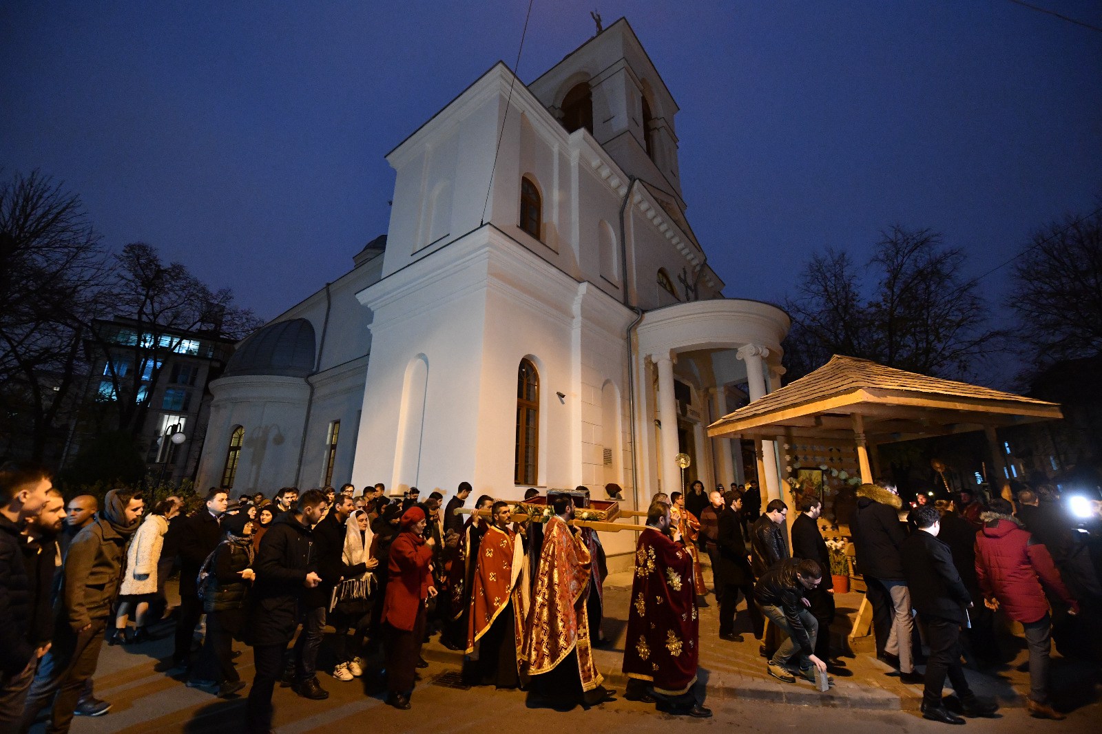 Procesiune cu moaştele Sfintei Ecaterina. Paraclisul Facultăţii de Teologie din Bucureşti îşi sărbătoreşte hramul
