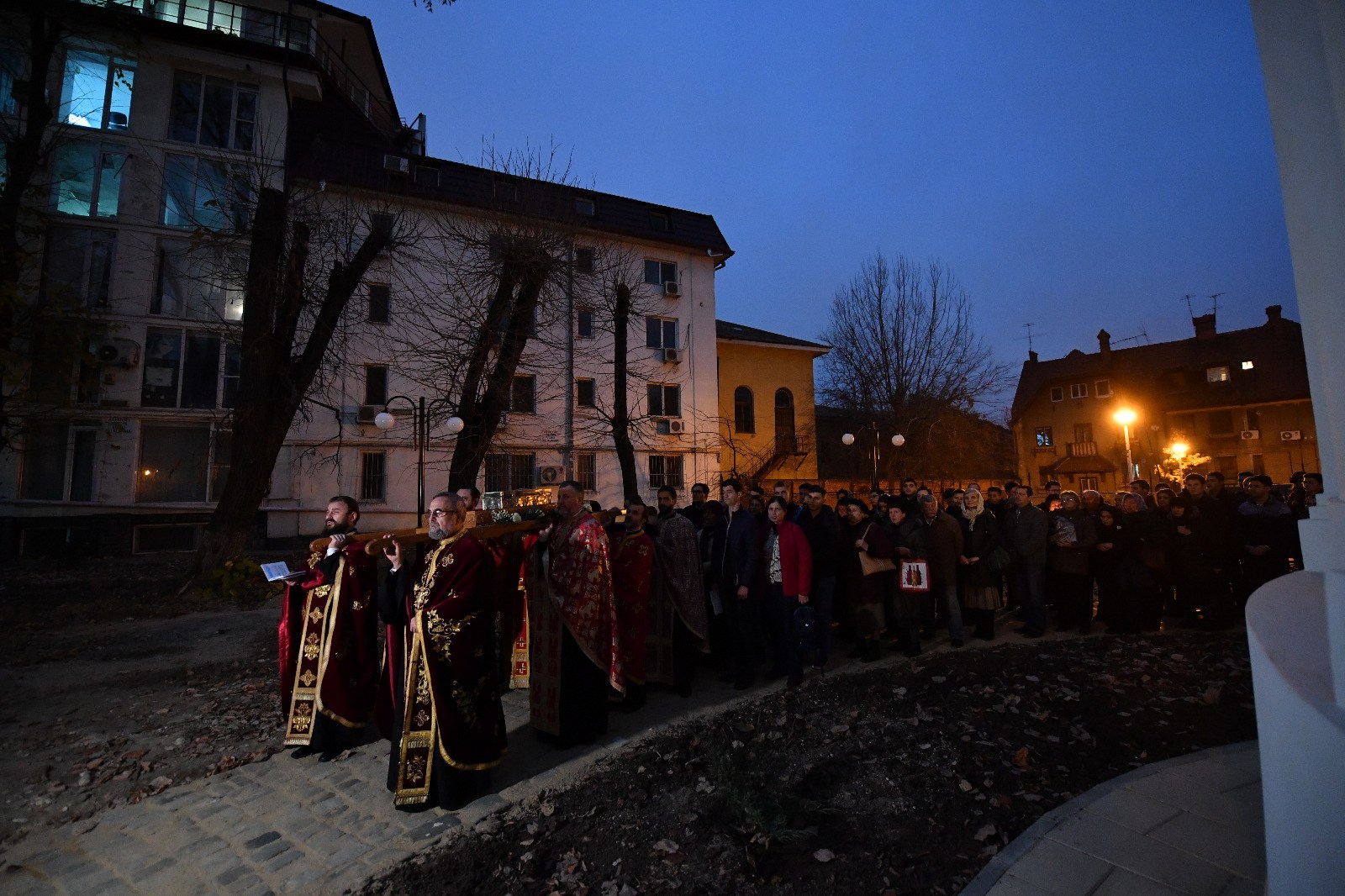 Procesiune cu moaştele Sfintei Ecaterina. Paraclisul Facultăţii de Teologie din Bucureşti îşi sărbătoreşte hramul