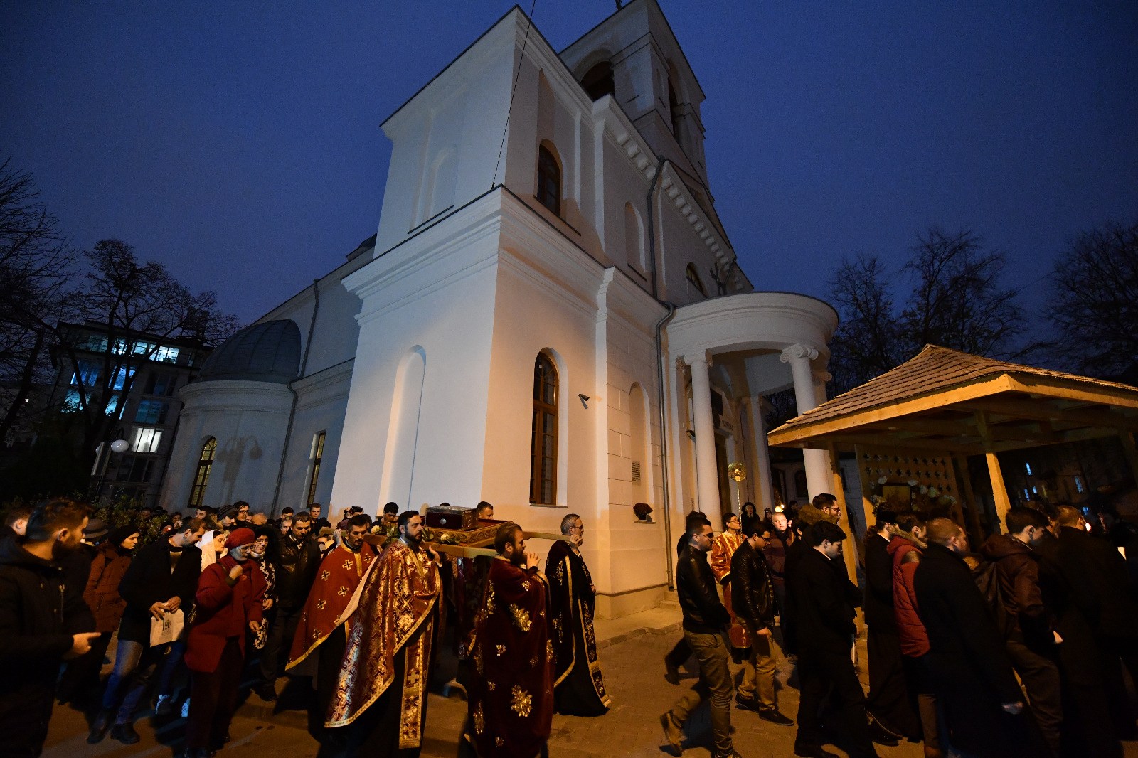 Procesiune cu moaştele Sfintei Ecaterina. Paraclisul Facultăţii de Teologie din Bucureşti îşi sărbătoreşte hramul
