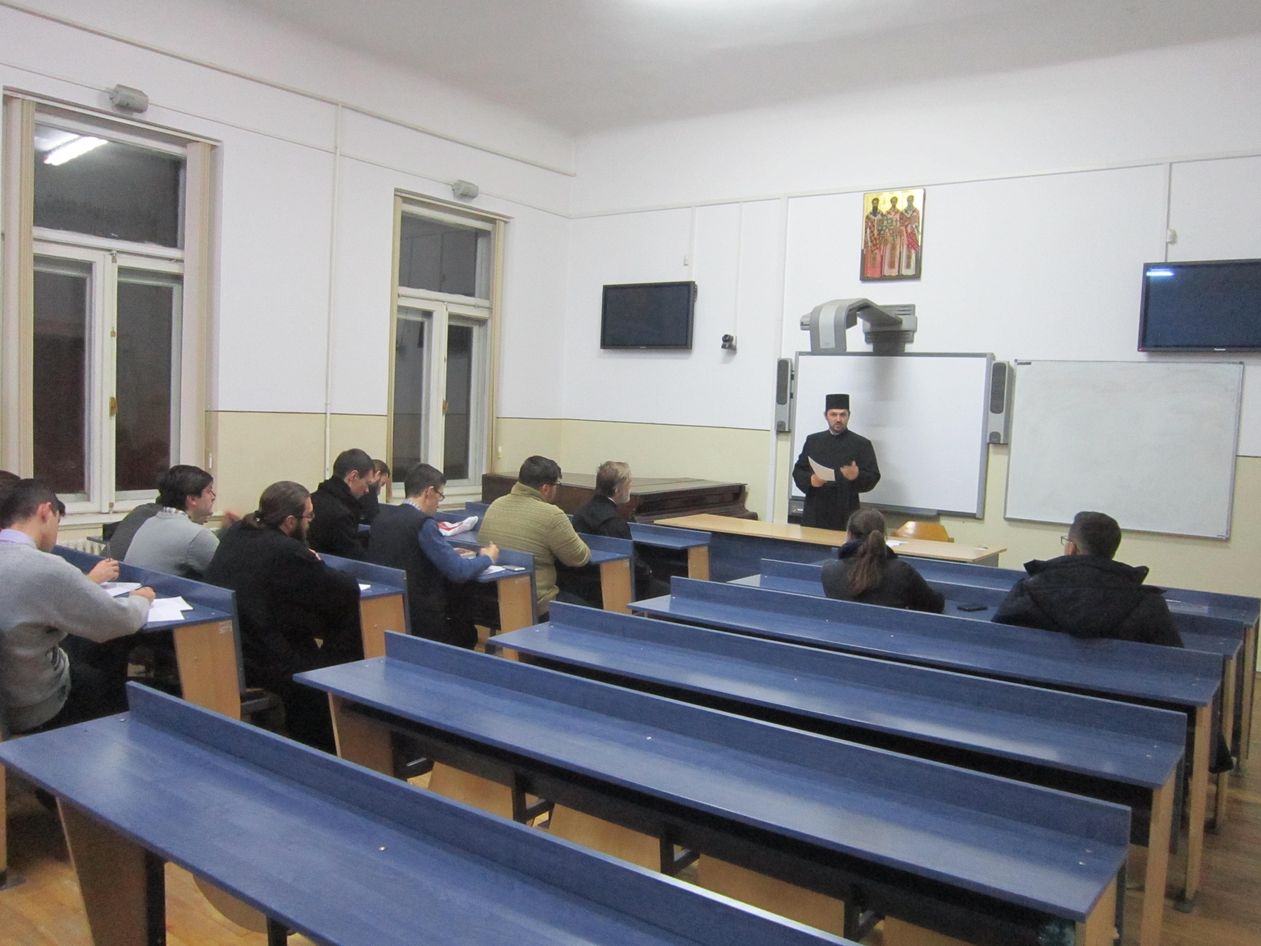 Prima şedinţă lunară din acest an universitar a Cercului „Arhiereu Narcis Creţulescu“