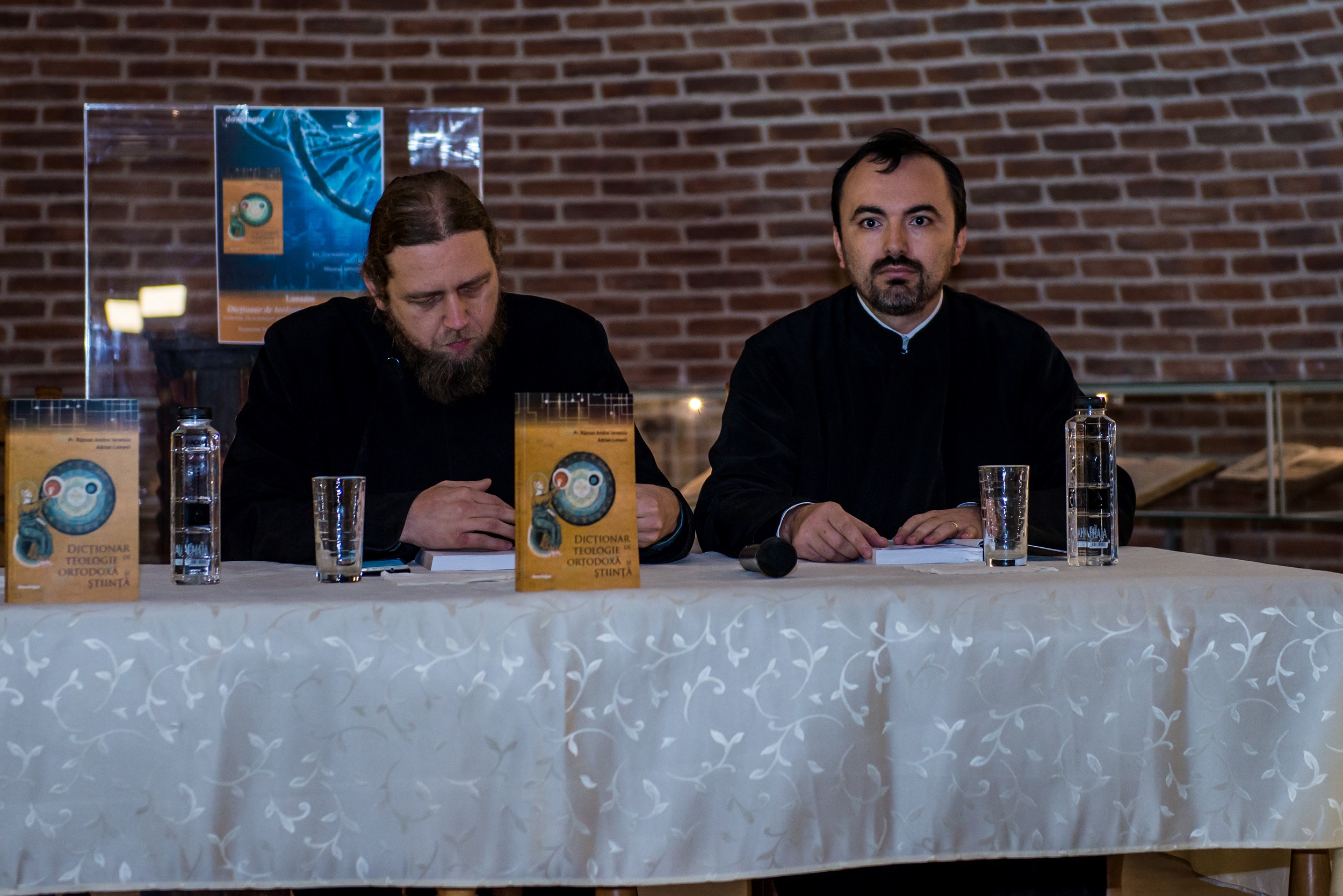 „Dicţionar de teologie ortodoxă şi ştiinţă“