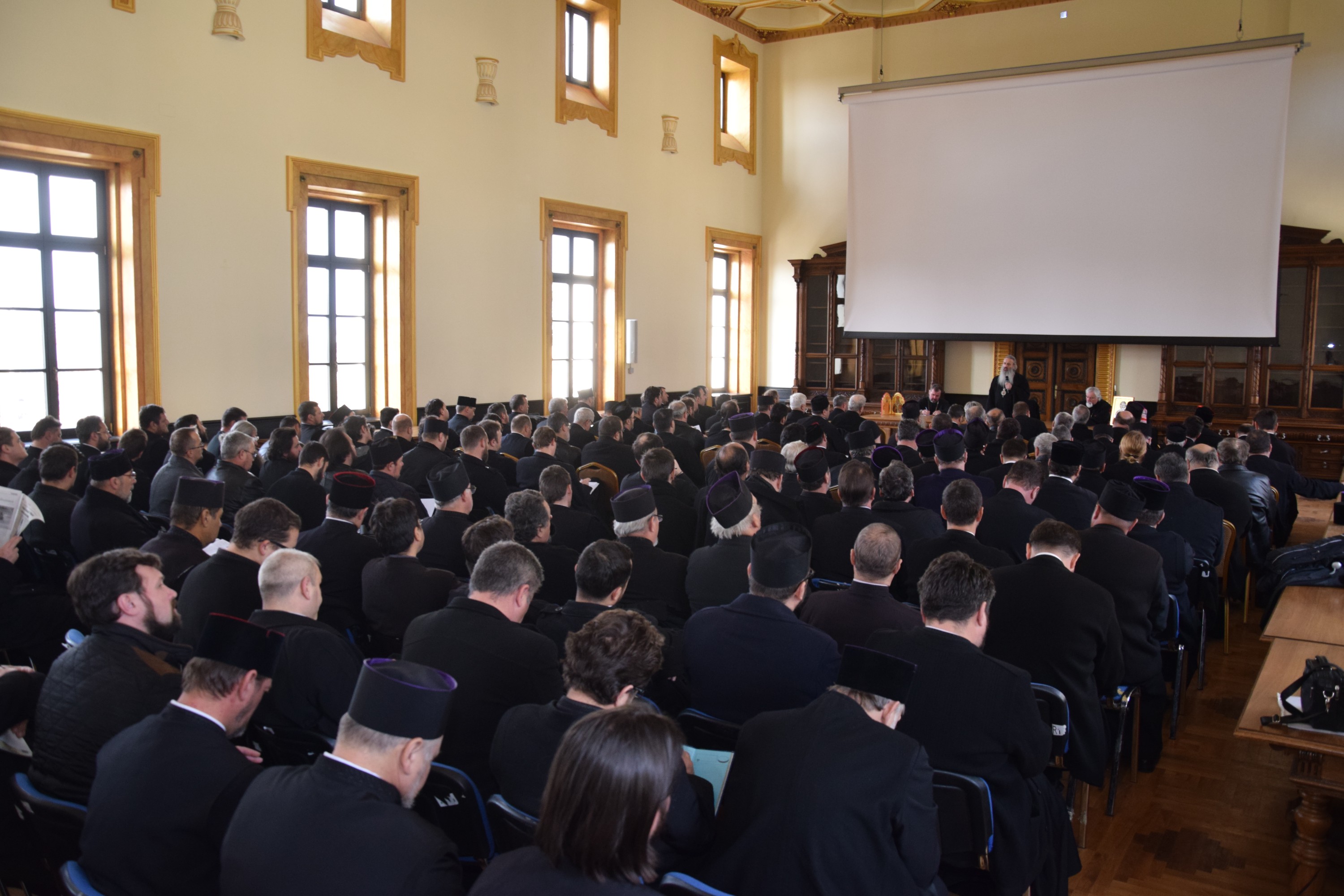 S-au reunit în conferinţă semestrială preoţii din protopopiatele Paşcani şi Hârlău S-au reunit în conferinţă semestrială preoţii din protopopiatele Paşcani şi Hârlău