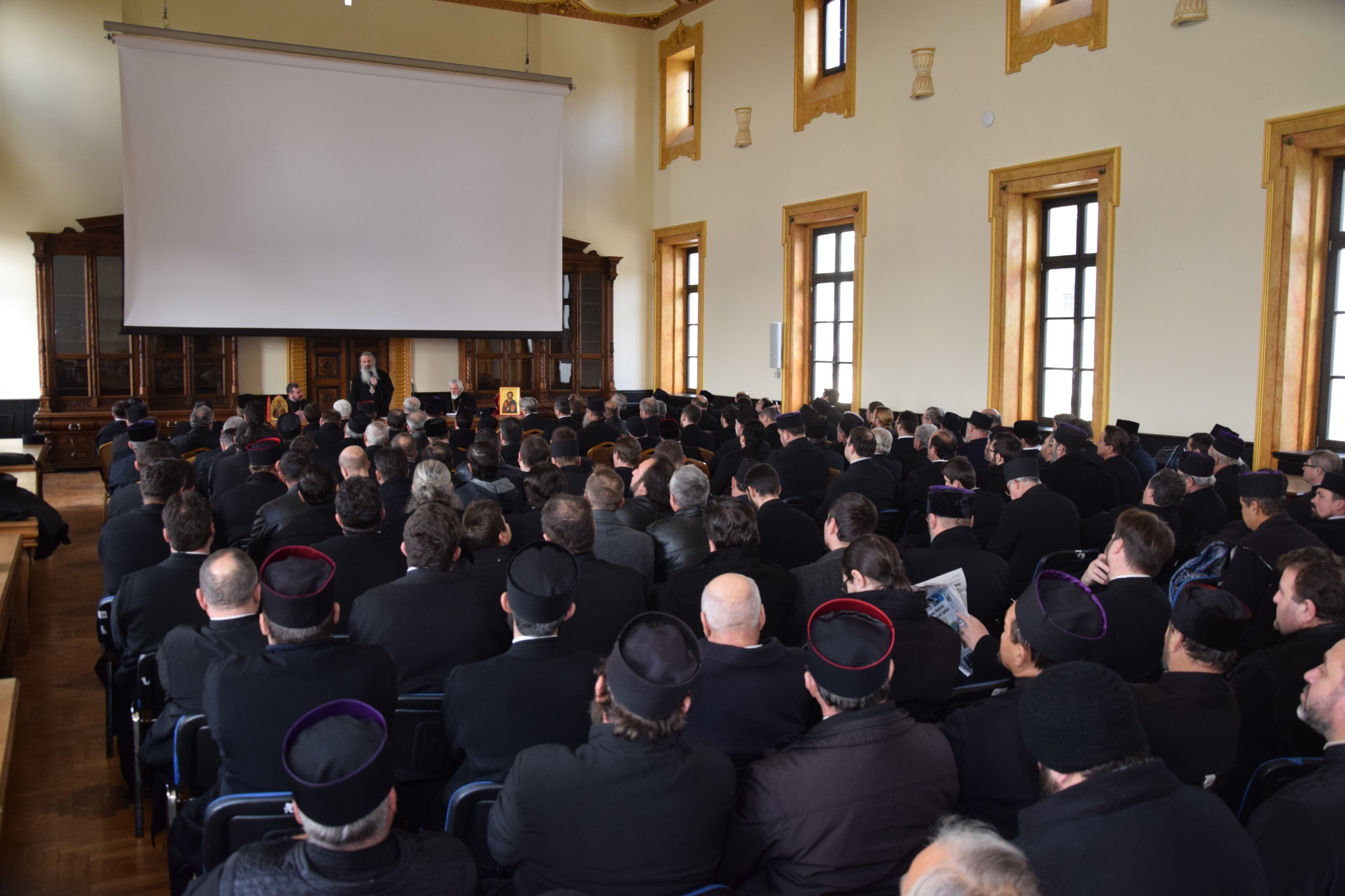 S-au reunit în conferinţă semestrială preoţii din protopopiatele Paşcani şi Hârlău S-au reunit în conferinţă semestrială preoţii din protopopiatele Paşcani şi Hârlău