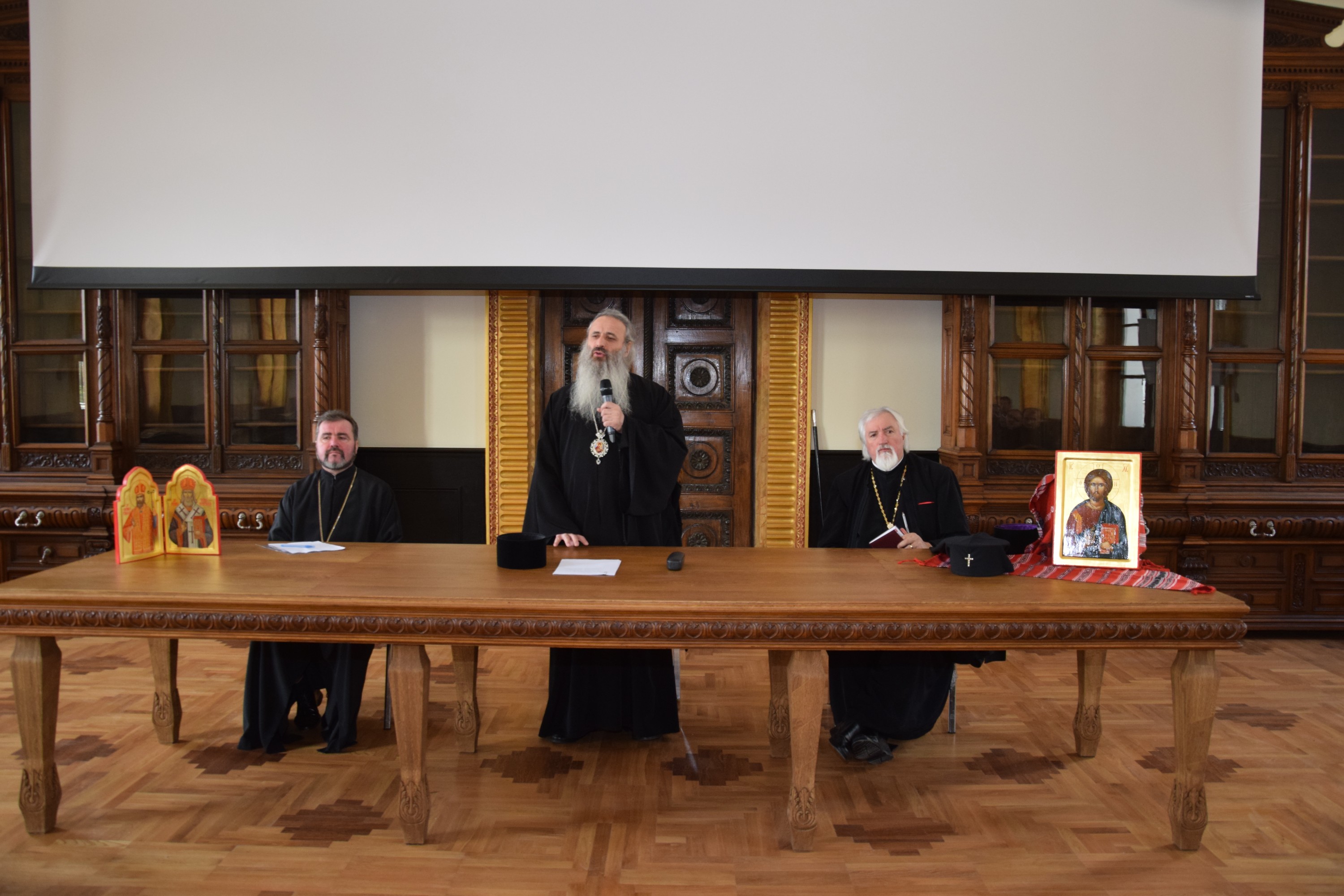 S-au reunit în conferinţă semestrială preoţii din protopopiatele Paşcani şi Hârlău S-au reunit în conferinţă semestrială preoţii din protopopiatele Paşcani şi Hârlău