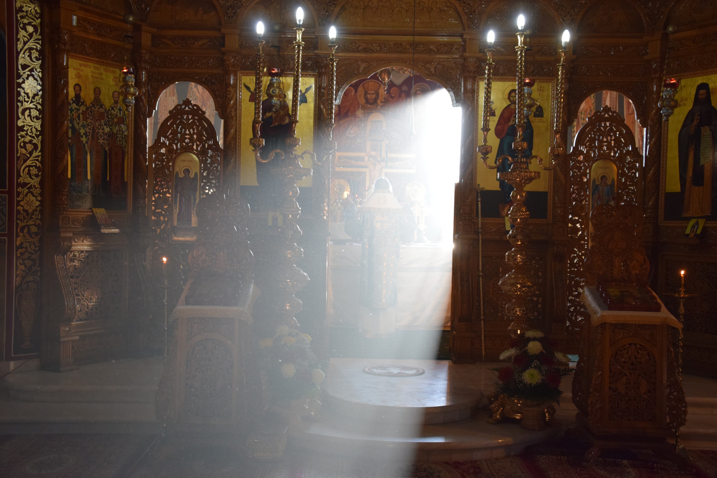 „Am fost trimiși ca să aducem foc din Cer și să-l aprindem pe pământ, în sfintele altare și în inimile oamenilor” „Am fost trimiși ca să aducem foc din Cer și să-l aprindem pe pământ, în sfintele altare și în inimile oamenilor”