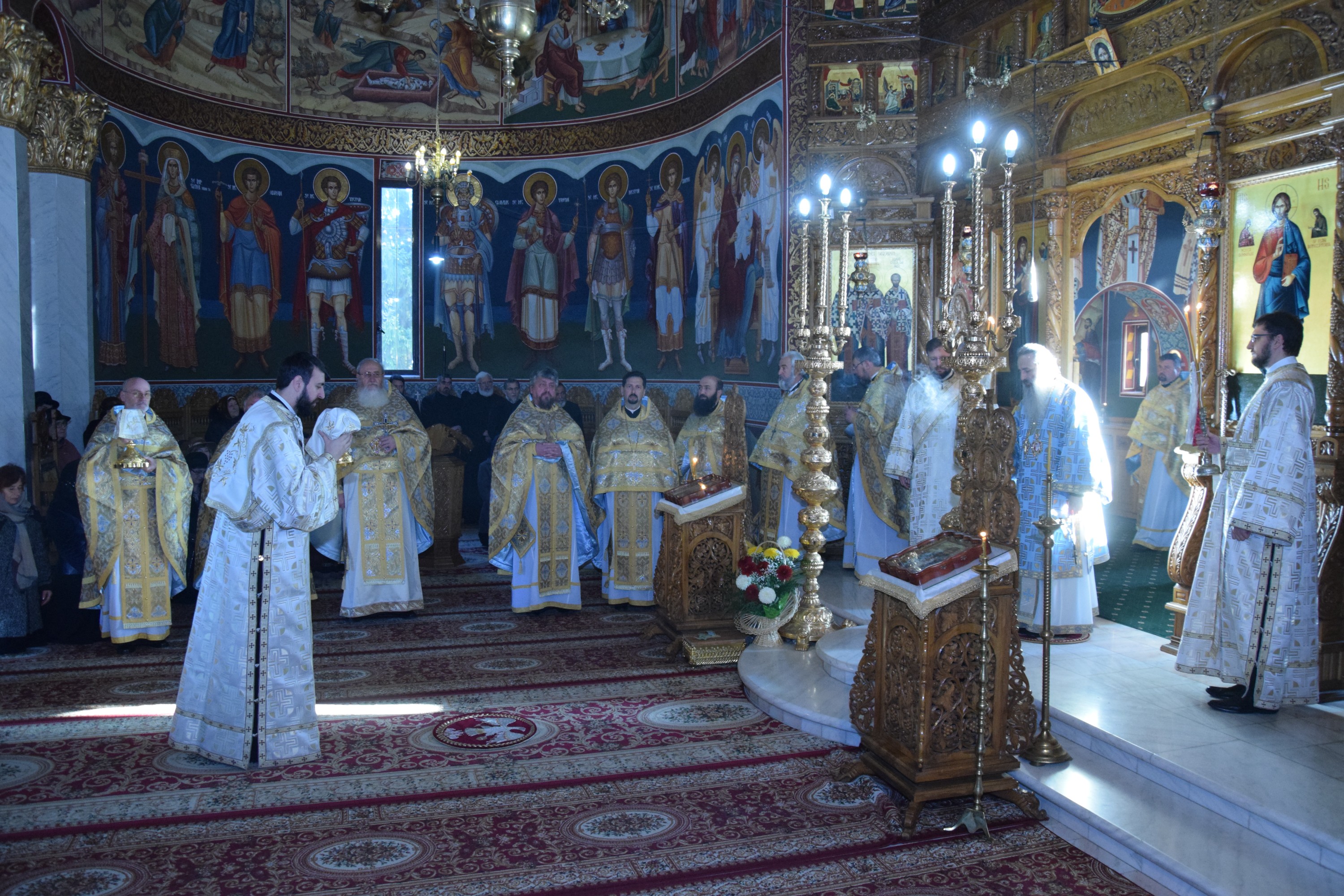 „Am fost trimiși ca să aducem foc din Cer și să-l aprindem pe pământ, în sfintele altare și în inimile oamenilor” „Am fost trimiși ca să aducem foc din Cer și să-l aprindem pe pământ, în sfintele altare și în inimile oamenilor”