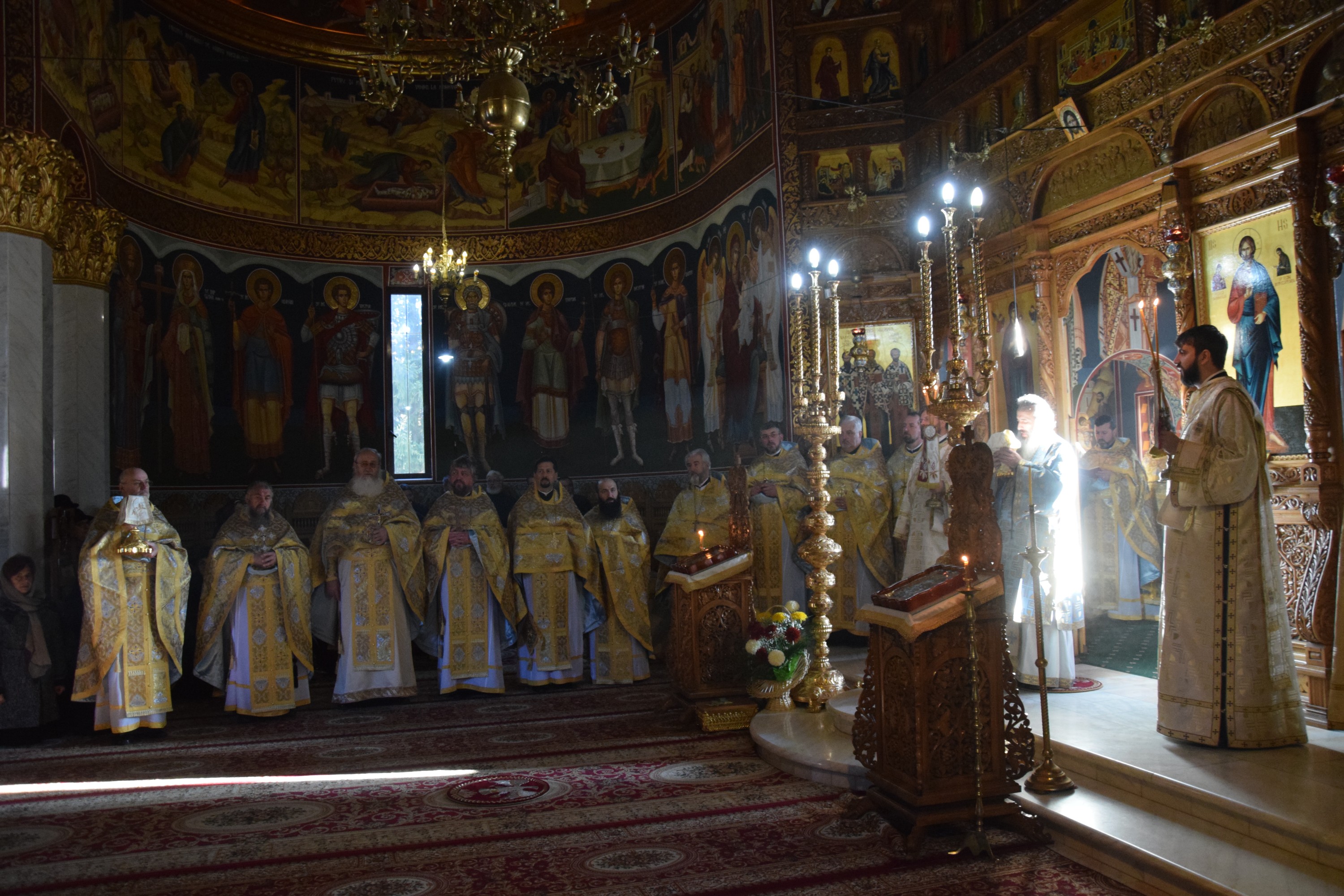 „Am fost trimiși ca să aducem foc din Cer și să-l aprindem pe pământ, în sfintele altare și în inimile oamenilor” „Am fost trimiși ca să aducem foc din Cer și să-l aprindem pe pământ, în sfintele altare și în inimile oamenilor”