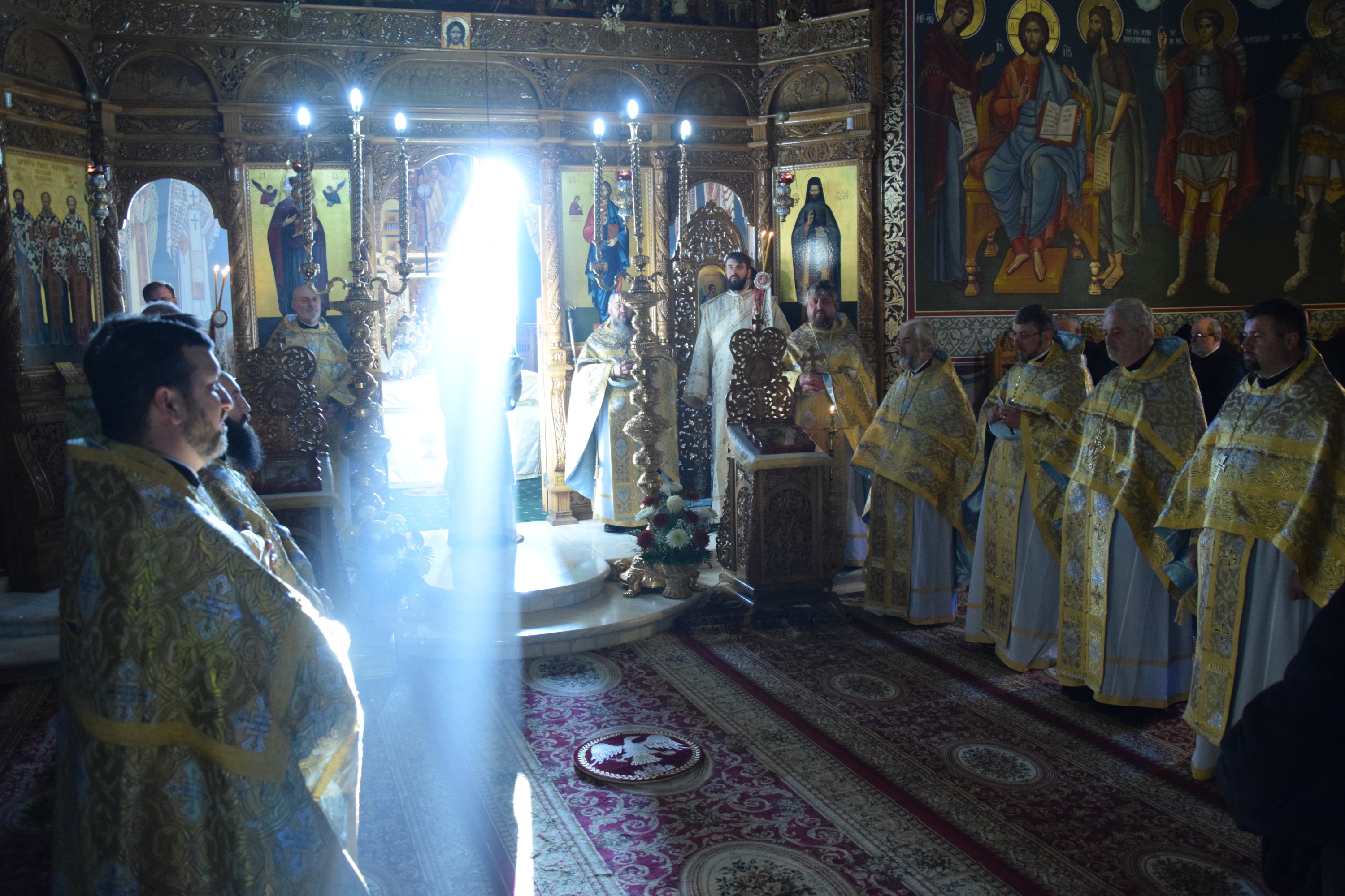 „Am fost trimiși ca să aducem foc din Cer și să-l aprindem pe pământ, în sfintele altare și în inimile oamenilor” „Am fost trimiși ca să aducem foc din Cer și să-l aprindem pe pământ, în sfintele altare și în inimile oamenilor”