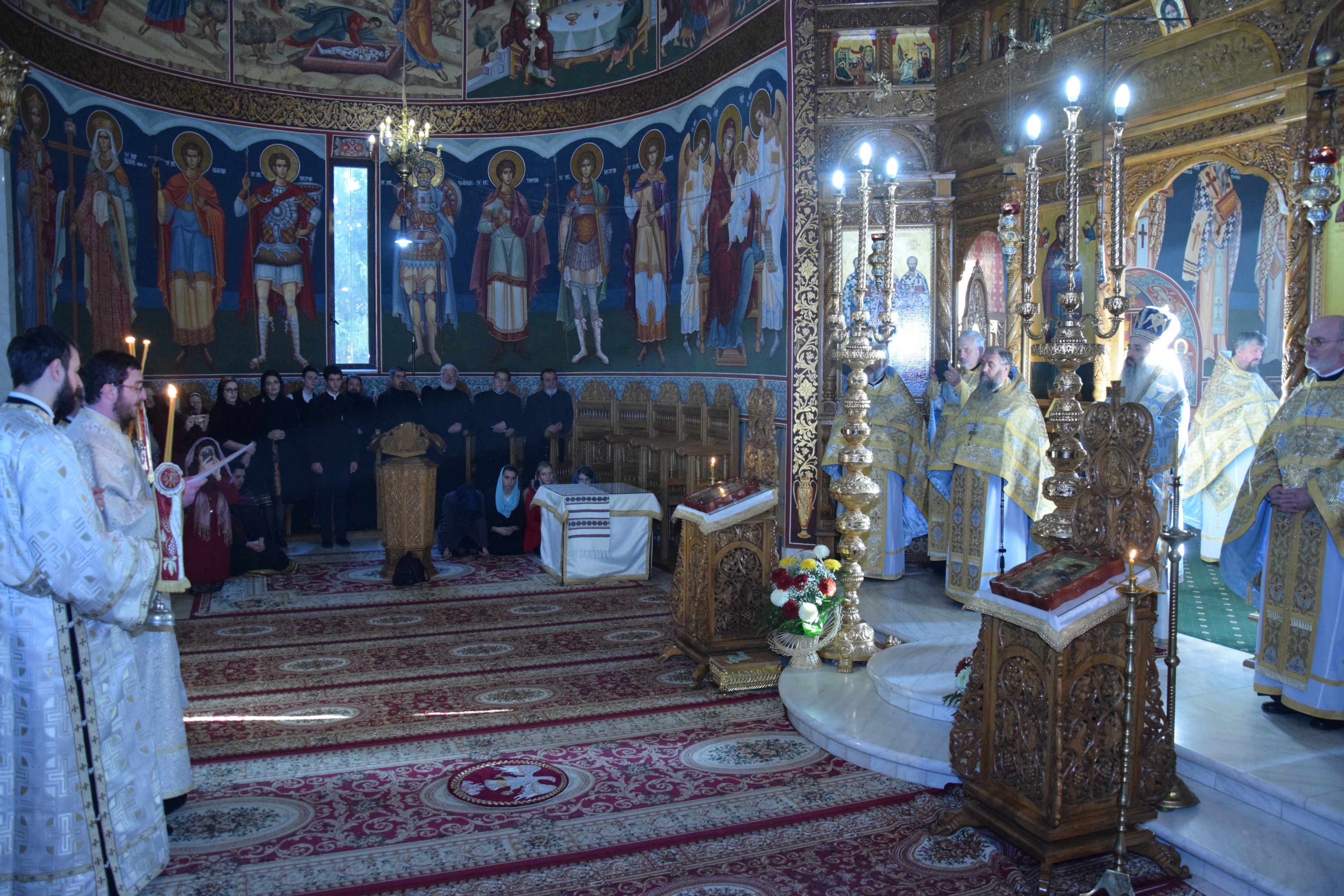 „Am fost trimiși ca să aducem foc din Cer și să-l aprindem pe pământ, în sfintele altare și în inimile oamenilor” „Am fost trimiși ca să aducem foc din Cer și să-l aprindem pe pământ, în sfintele altare și în inimile oamenilor”