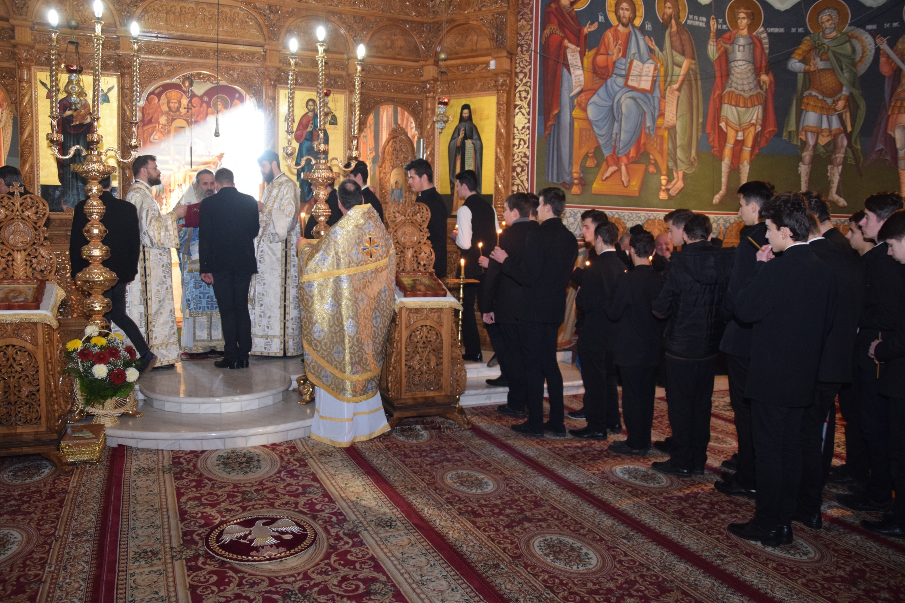 „Am fost trimiși ca să aducem foc din Cer și să-l aprindem pe pământ, în sfintele altare și în inimile oamenilor” „Am fost trimiși ca să aducem foc din Cer și să-l aprindem pe pământ, în sfintele altare și în inimile oamenilor”