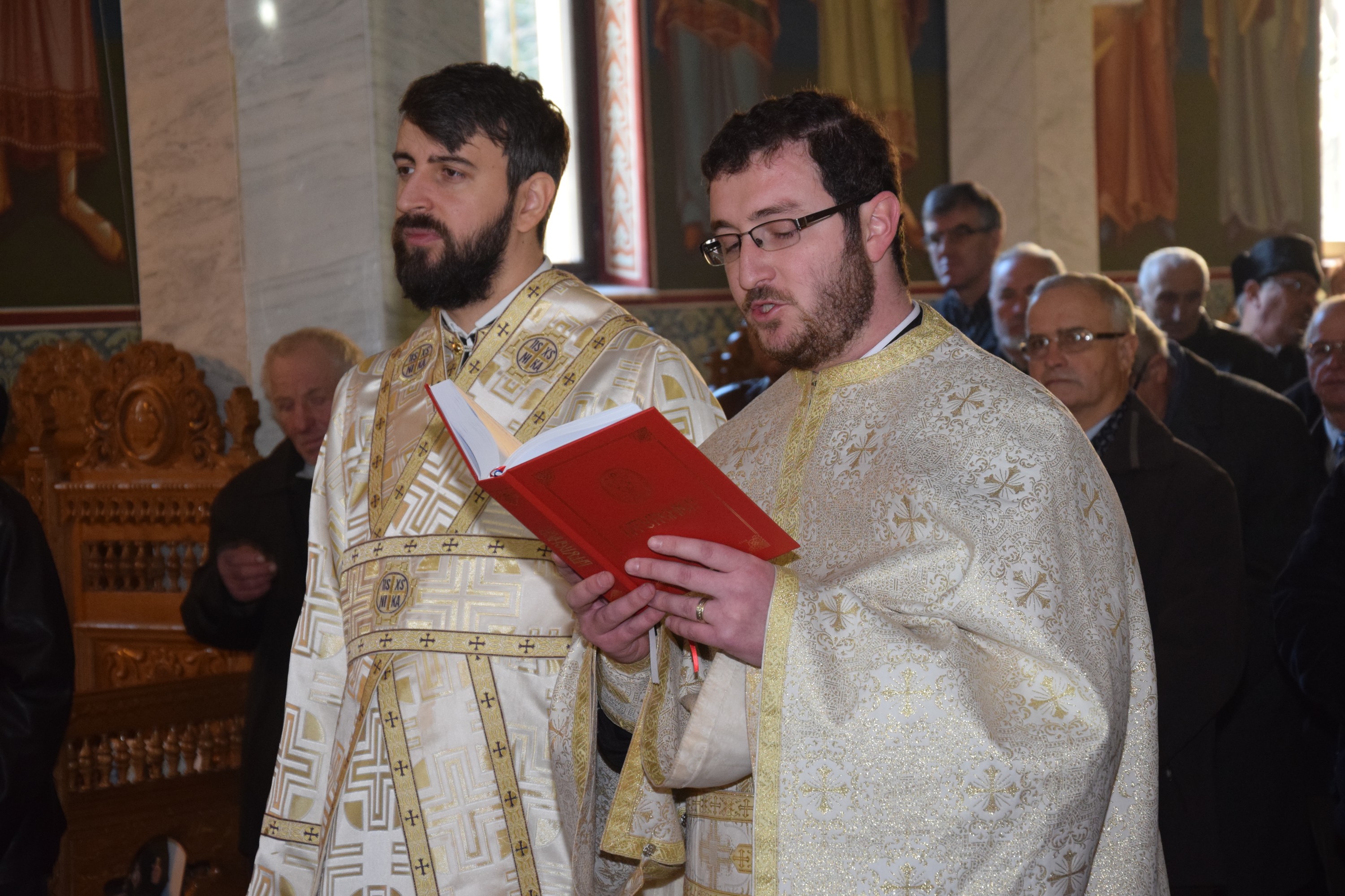 „Am fost trimiși ca să aducem foc din Cer și să-l aprindem pe pământ, în sfintele altare și în inimile oamenilor” „Am fost trimiși ca să aducem foc din Cer și să-l aprindem pe pământ, în sfintele altare și în inimile oamenilor”